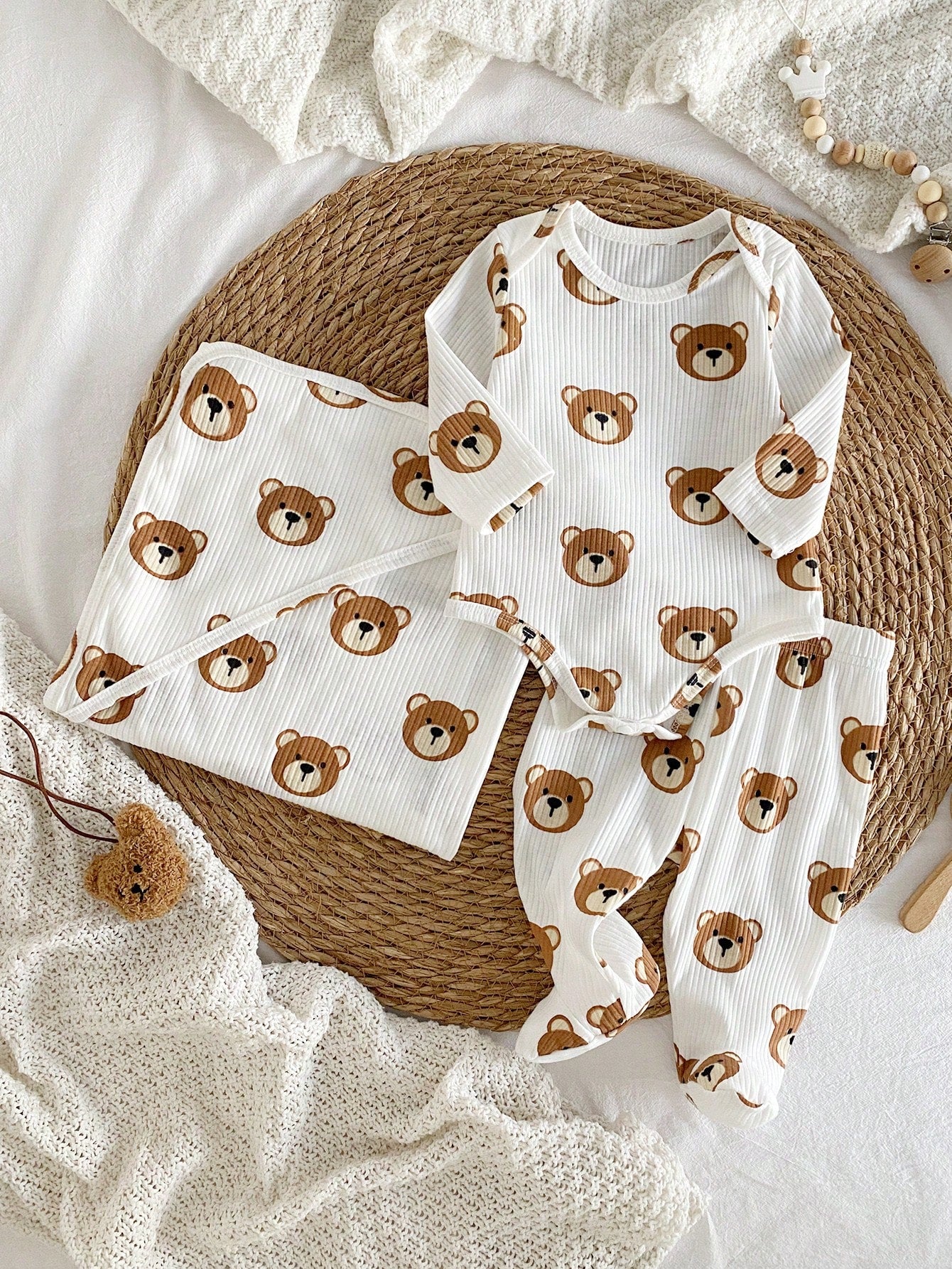 3pcs/Set Newborn Baby Soft Comfortable White Textured Fabric Cute Bear Print Long Sleeve Romper + Footed Pants + Baby Swaddle Blanket, Autumn/Winter/All Season Home Wear