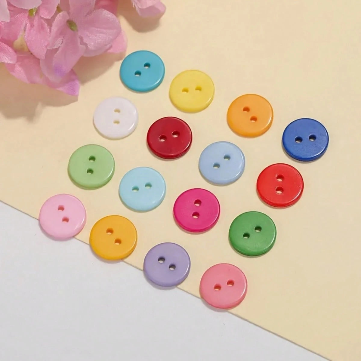 500pcs Mixed Resin Buttons, 9mm, 2-Hole- Ideal For DIY Sewing And Craft Projects, White/Red