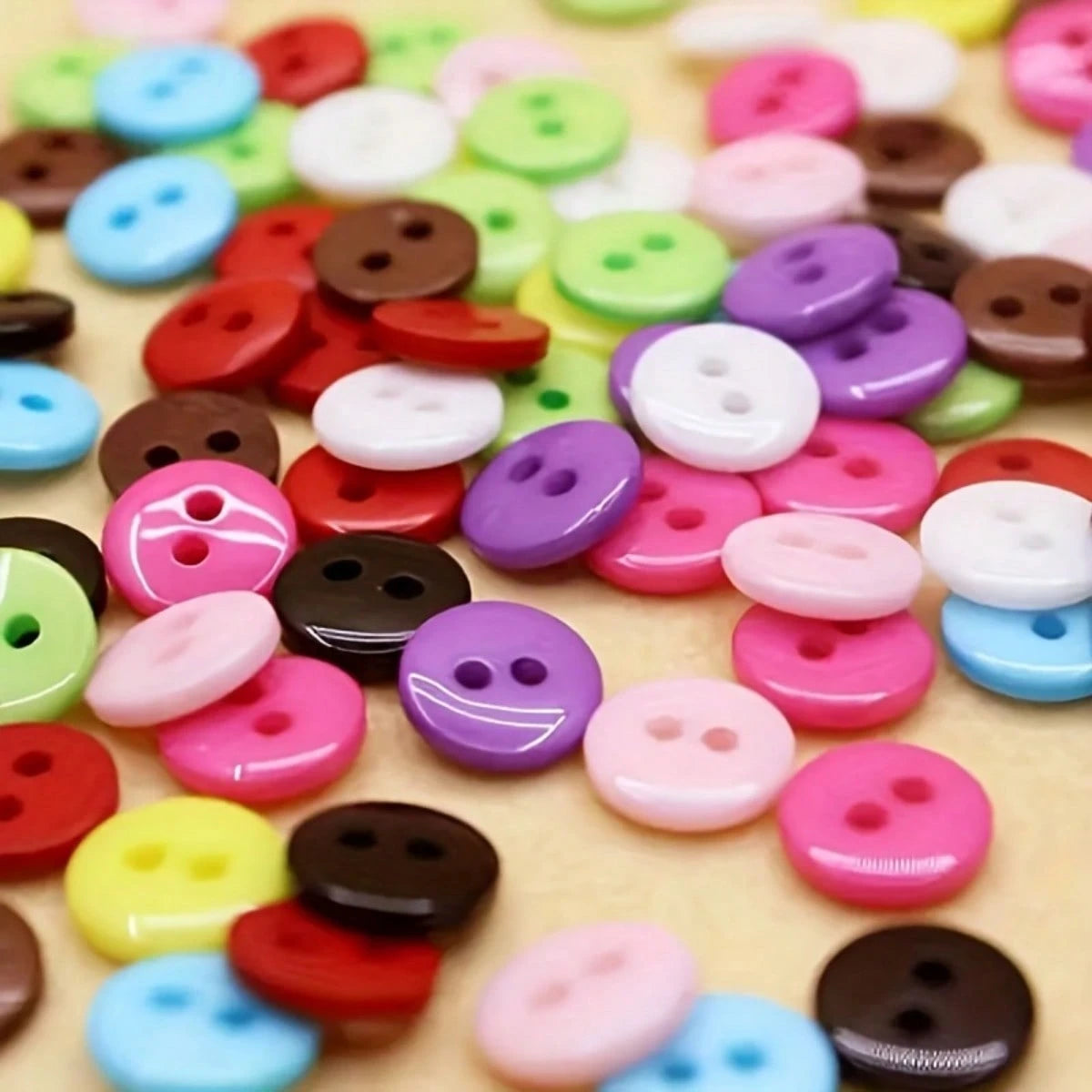 500pcs Mixed Resin Buttons, 9mm, 2-Hole- Ideal For DIY Sewing And Craft Projects, White/Red