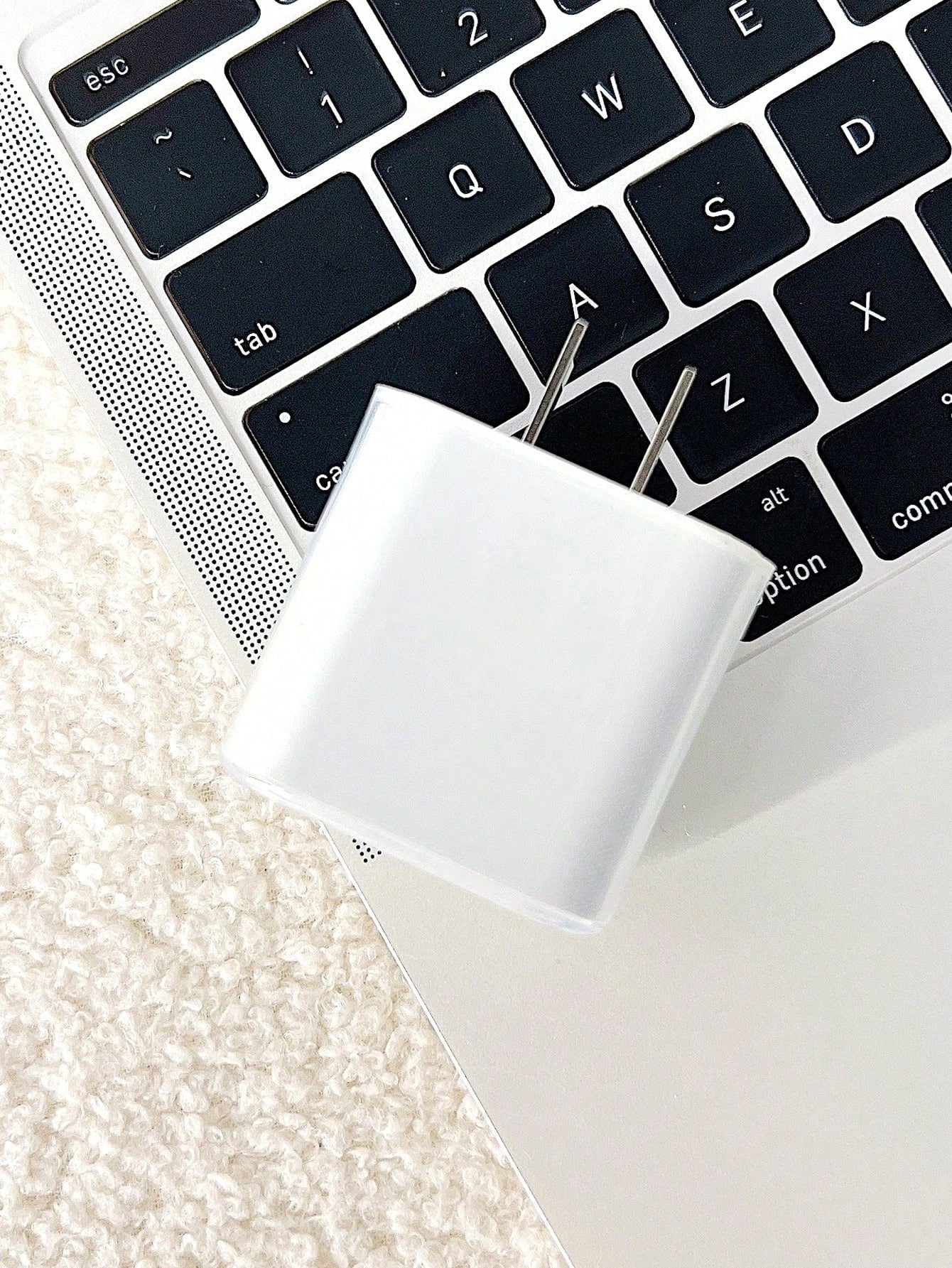5pcs Transparent Minimalist Charger Protective Covers, Compatible With 18W/20W, Charging Cable Protective Covers, Charging Head Protective Covers, TPU Material Anti-Fouling Anti-Crack Cable Protective