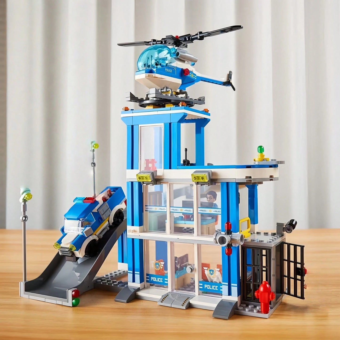 650pcs City Police Station Fire Station Special Police Command Center Building Blocks Set, Multi-Layer Rescue Scene Assembly Blocks, Includes Helicopter And Vehicles, Boys DIY Assembly Toy Halloween