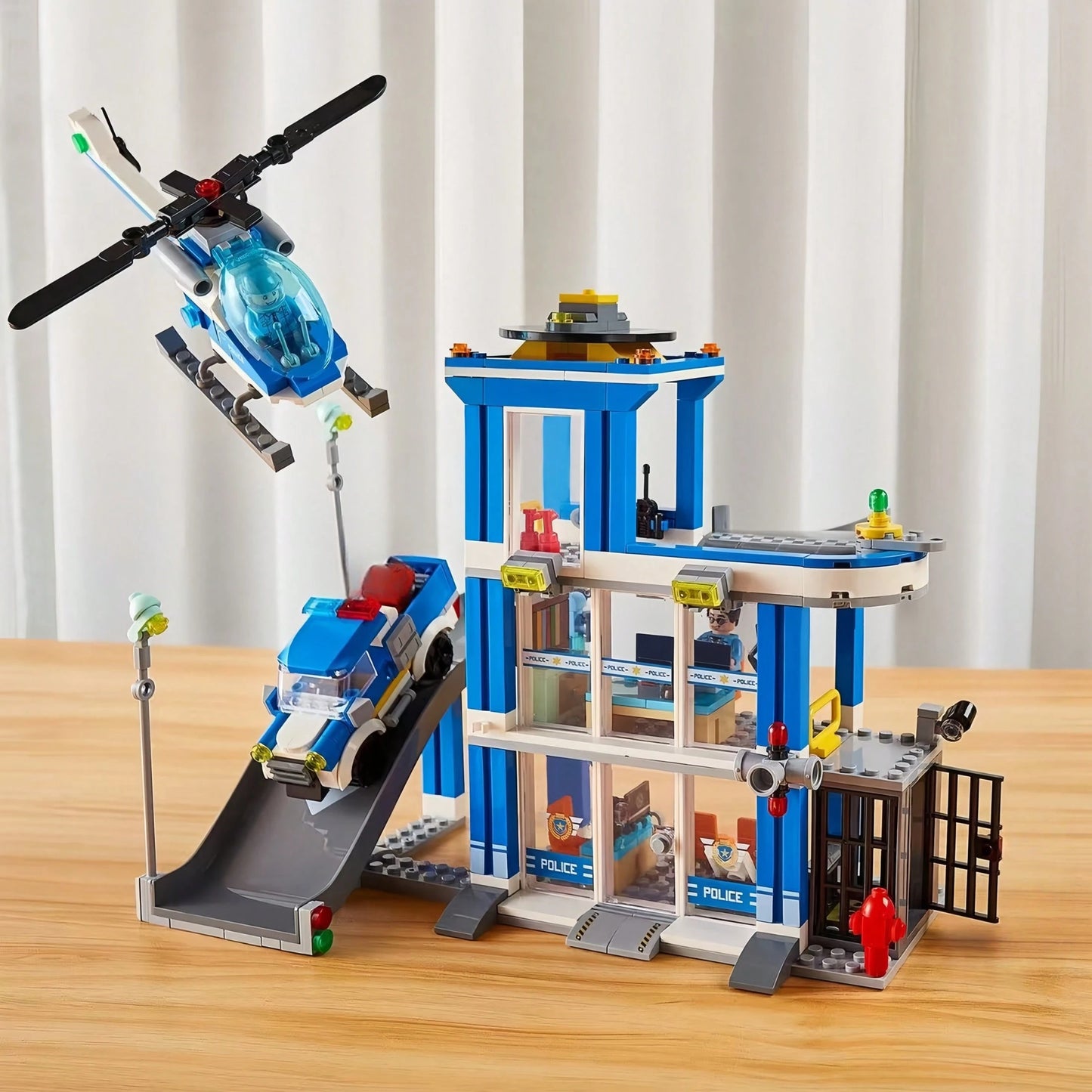 650pcs City Police Station Fire Station Special Police Command Center Building Blocks Set, Multi-Layer Rescue Scene Assembly Blocks, Includes Helicopter And Vehicles, Boys DIY Assembly Toy Halloween