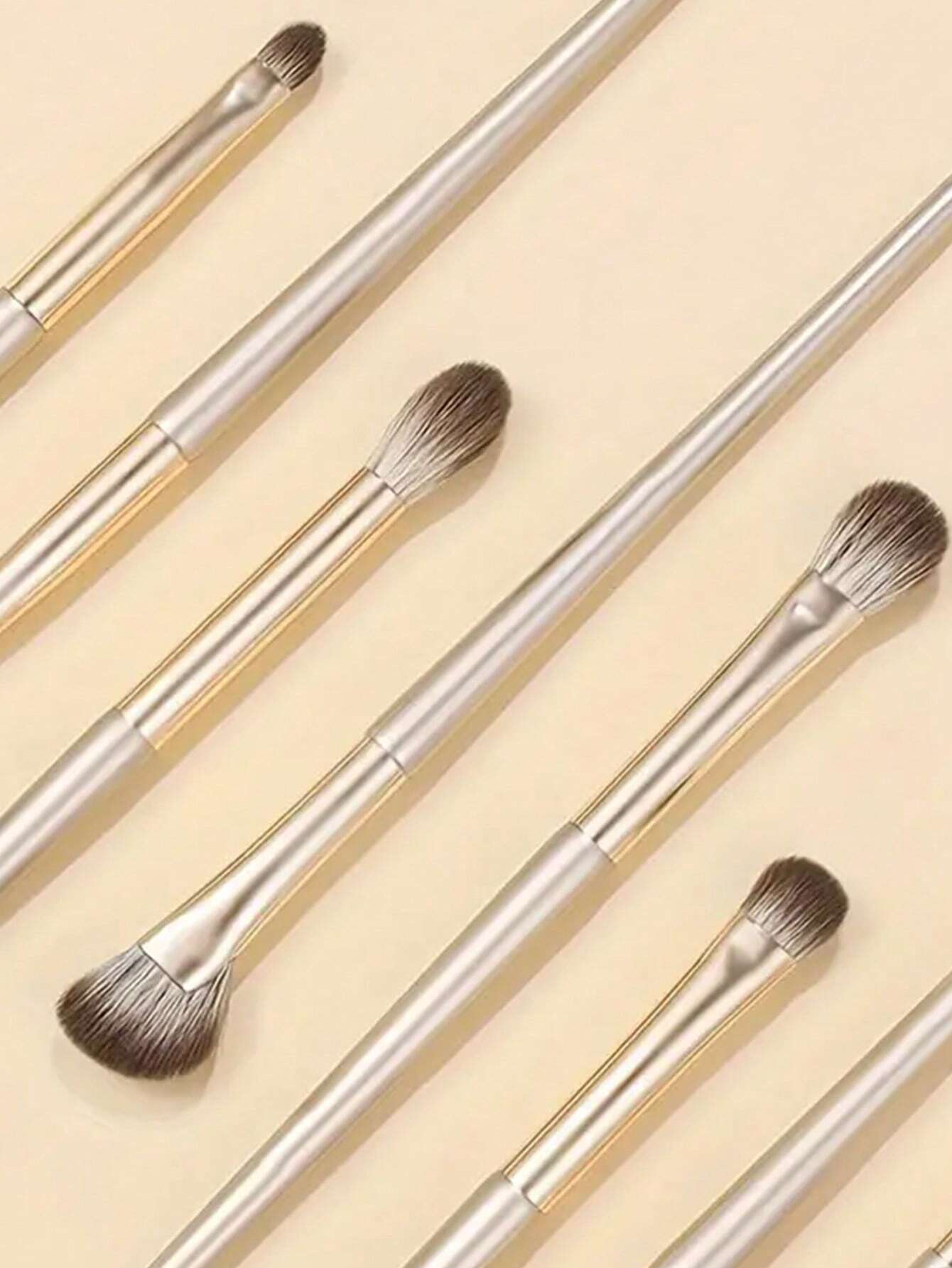8pcs Champagne Gold Eyeshadow Brush Set, Soft Bristle Makeup Brush Set, Eye Makeup Brushes, Beginner Nose Shadow Blending Brush, Delicate Eyeliner Brush, Fine Pointed Eyebrow Brush, Makeup Tools Set,E