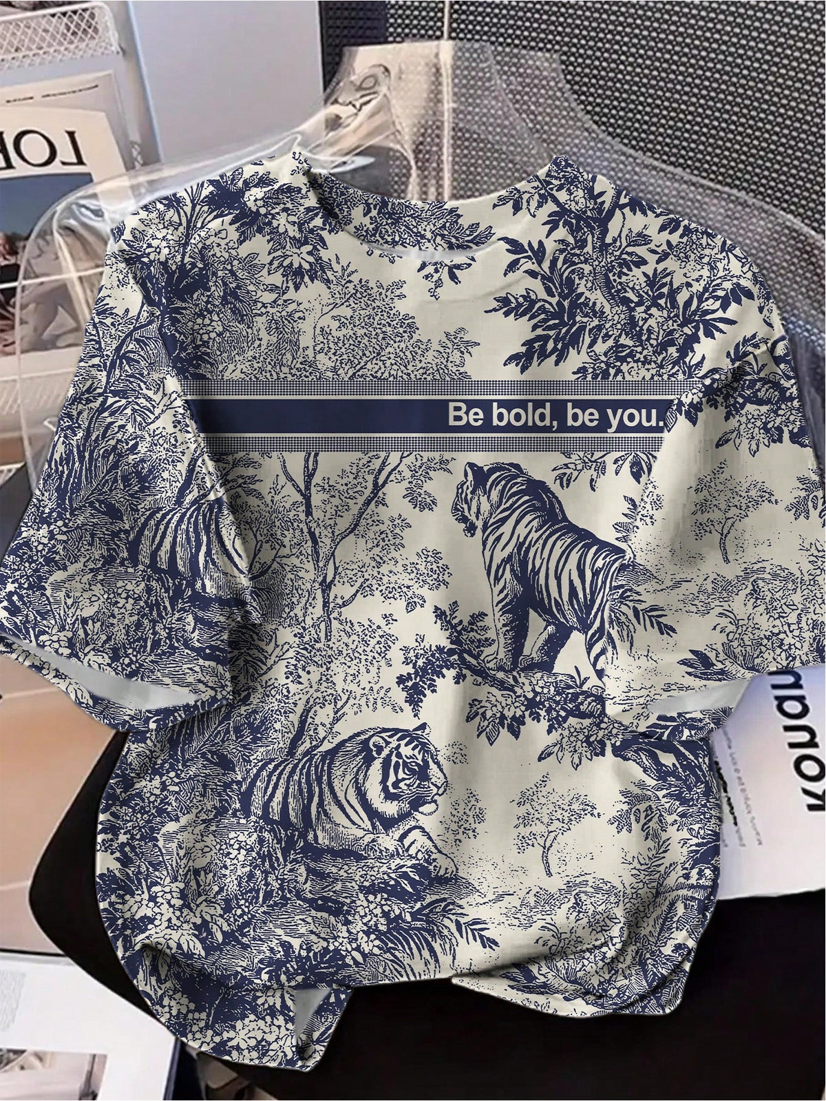 Abstract Animal Print Graphic Tee, Women Casual Round Neck Short Sleeve T-Shirt, Luxury Fall Outfits, Cute Women Outfits, Old Money Airport Outfits White Summer