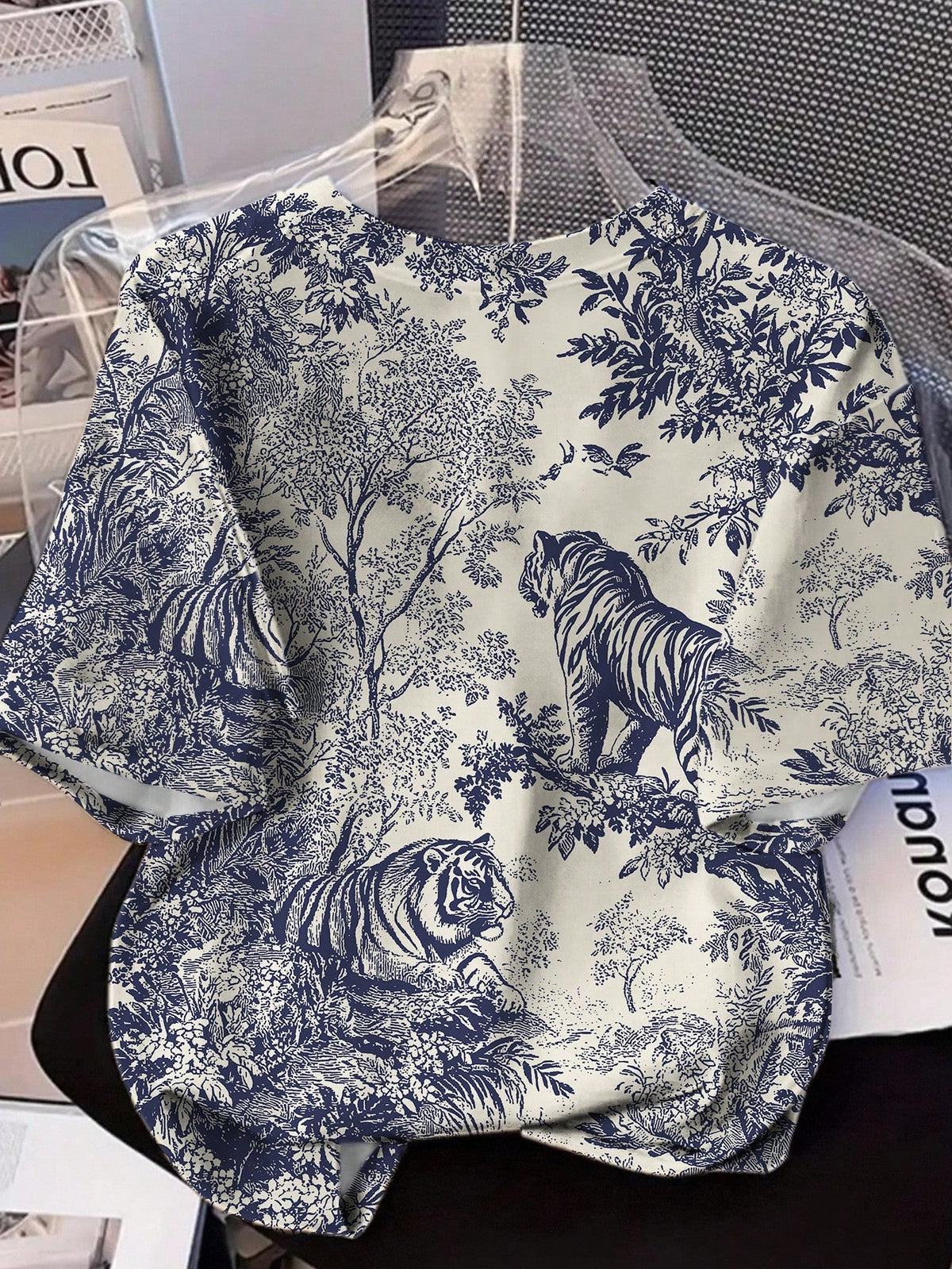 Abstract Animal Print Graphic Tee, Women Casual Round Neck Short Sleeve T-Shirt, Luxury Fall Outfits, Cute Women Outfits, Old Money Airport Outfits White Summer