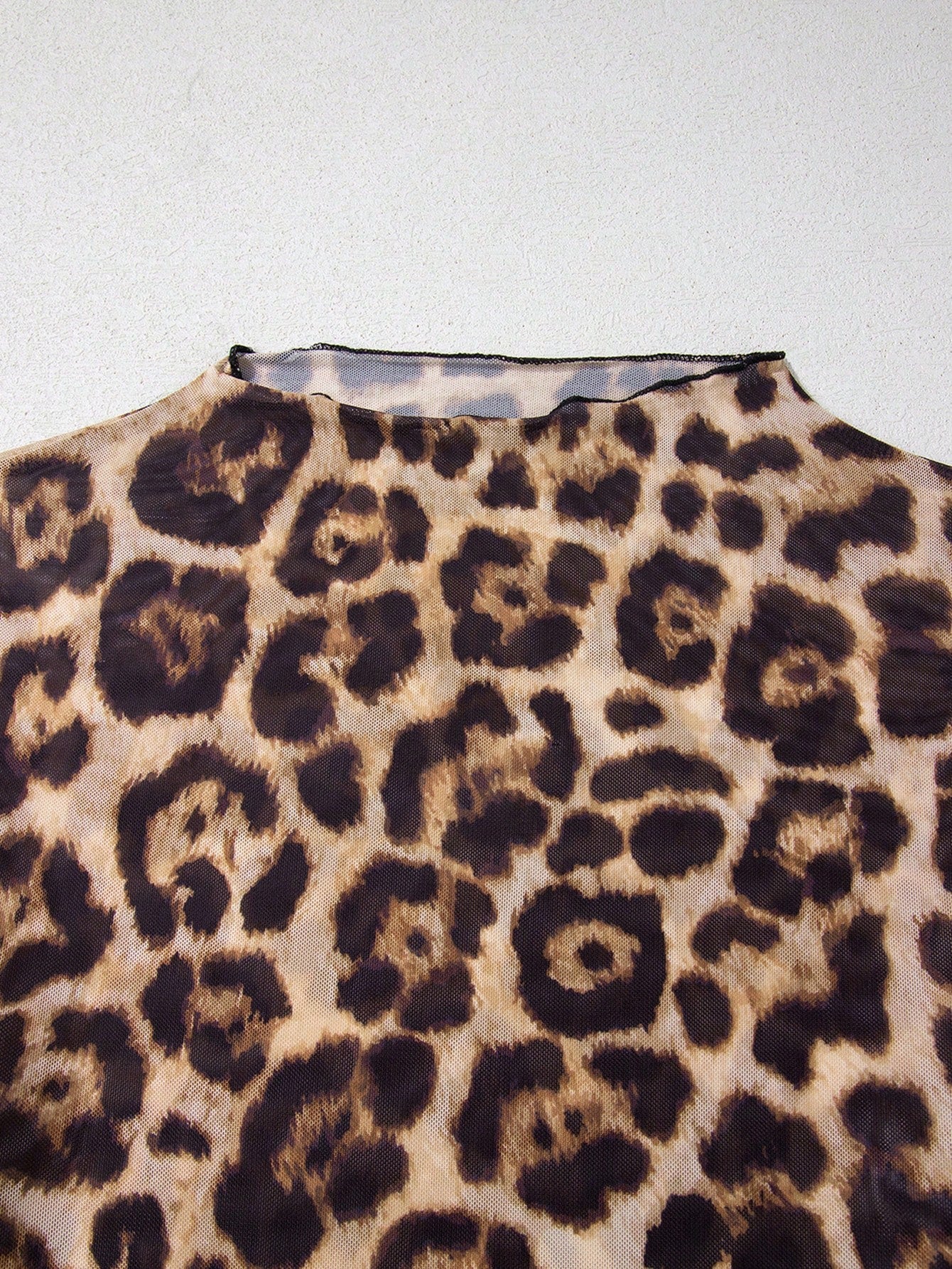 Acelitt Women's Leopard Print Mesh Stand Collar Fitted Long Sleeve Top, Suitable For Everyday Wear, Spring/Autumn Casual Brown