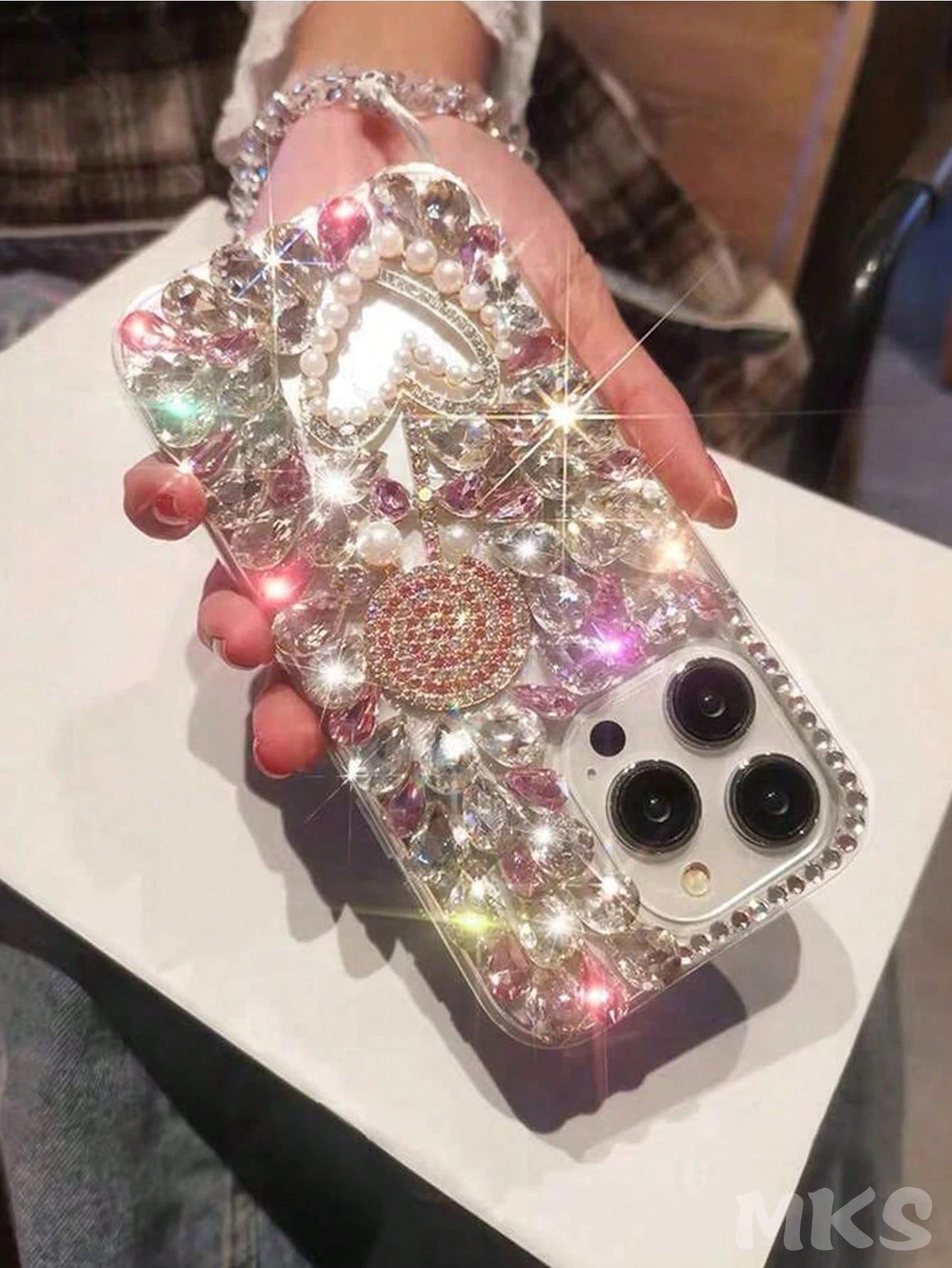Alloy Luxury Pink Sparkling Sequin Bling Rhinestone Metallic Faux Pearl Heart Shock-Proof Fashion Phone Case Compatible With IPhone 16 Pro Max 15 Plus Galaxy S Series International Version Spring Birt