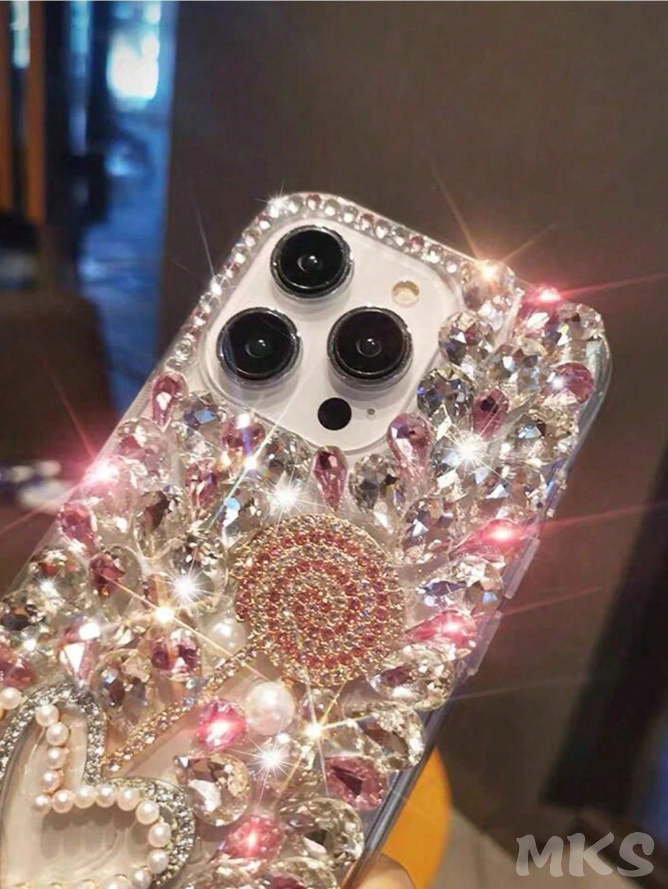 Alloy Luxury Pink Sparkling Sequin Bling Rhinestone Metallic Faux Pearl Heart Shock-Proof Fashion Phone Case Compatible With IPhone 16 Pro Max 15 Plus Galaxy S Series International Version Spring Birt