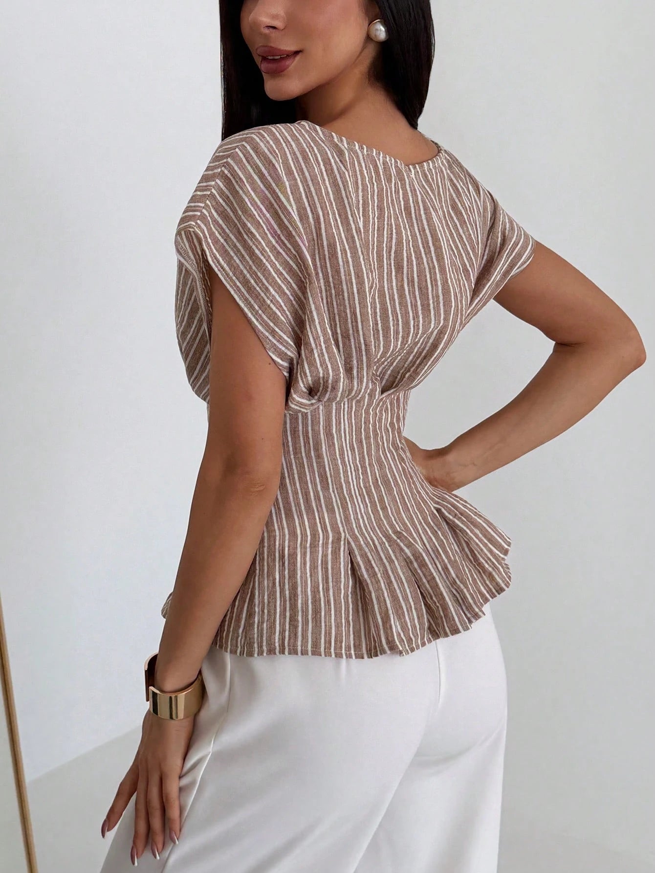 Aloruh Women's Elegant French Round Neck Casual Brown And White Short-Sleeved Shirt, Everyday Commuting Office Top, Outing Cinched Waist Teachers' Day Summer