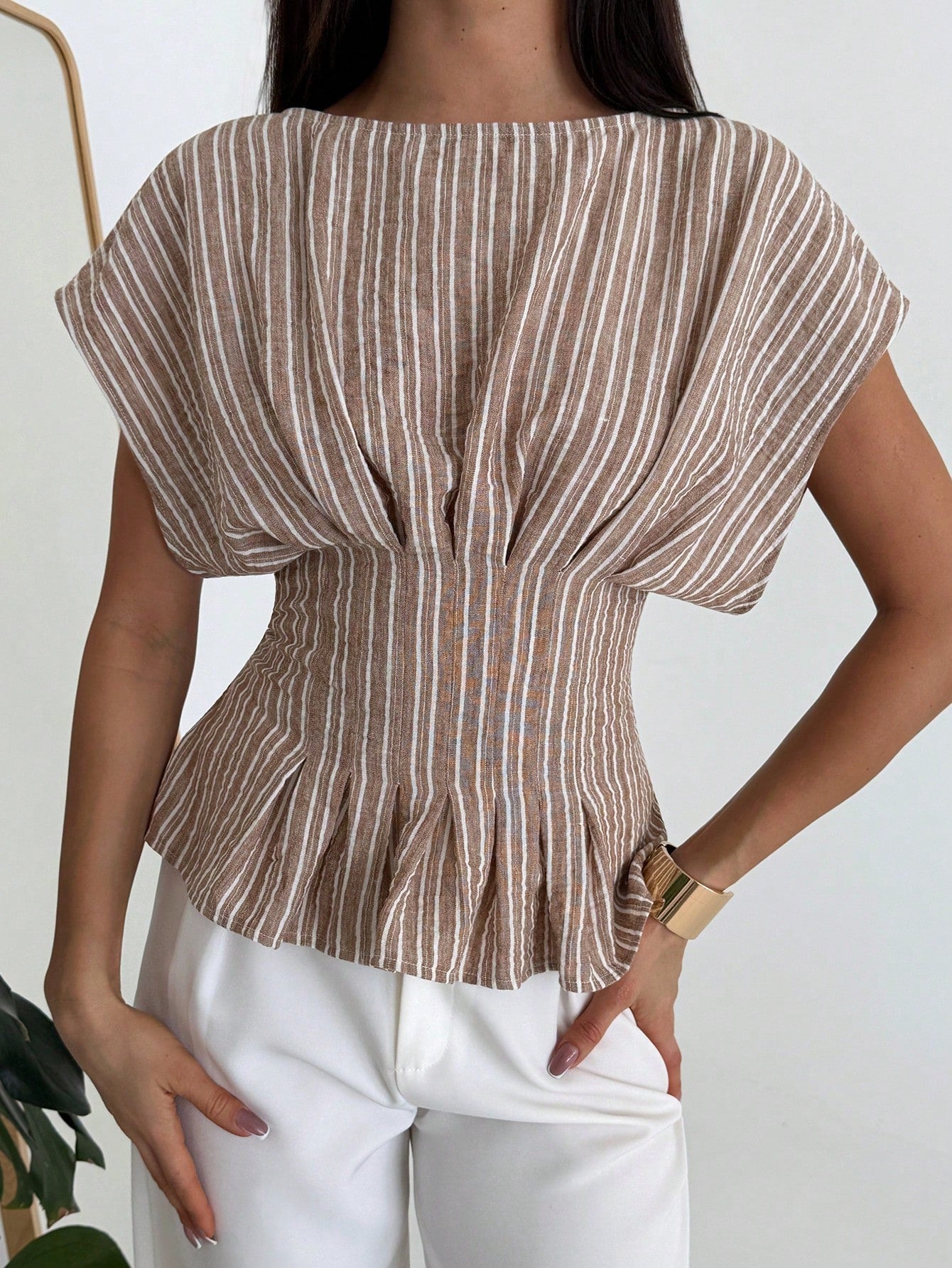 Aloruh Women's Elegant French Round Neck Casual Brown And White Short-Sleeved Shirt, Everyday Commuting Office Top, Outing Cinched Waist Teachers' Day Summer