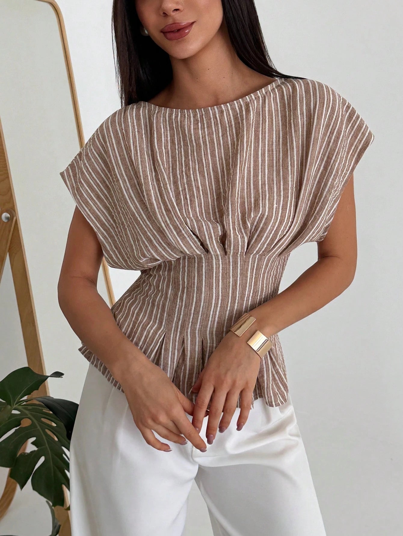 Aloruh Women's Elegant French Round Neck Casual Brown And White Short-Sleeved Shirt, Everyday Commuting Office Top, Outing Cinched Waist Teachers' Day Summer