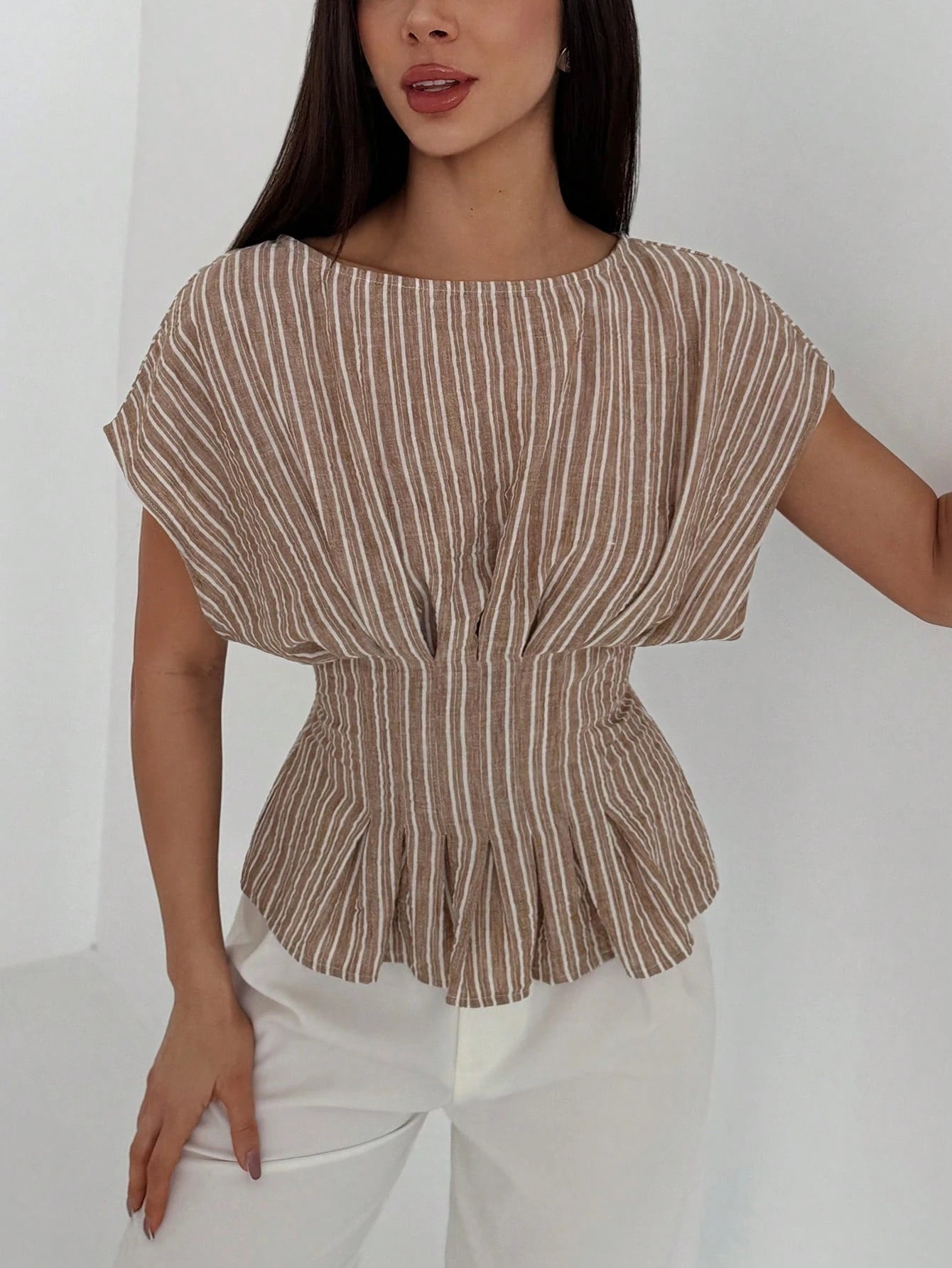 Aloruh Women's Elegant French Round Neck Casual Brown And White Short-Sleeved Shirt, Everyday Commuting Office Top, Outing Cinched Waist Teachers' Day Summer