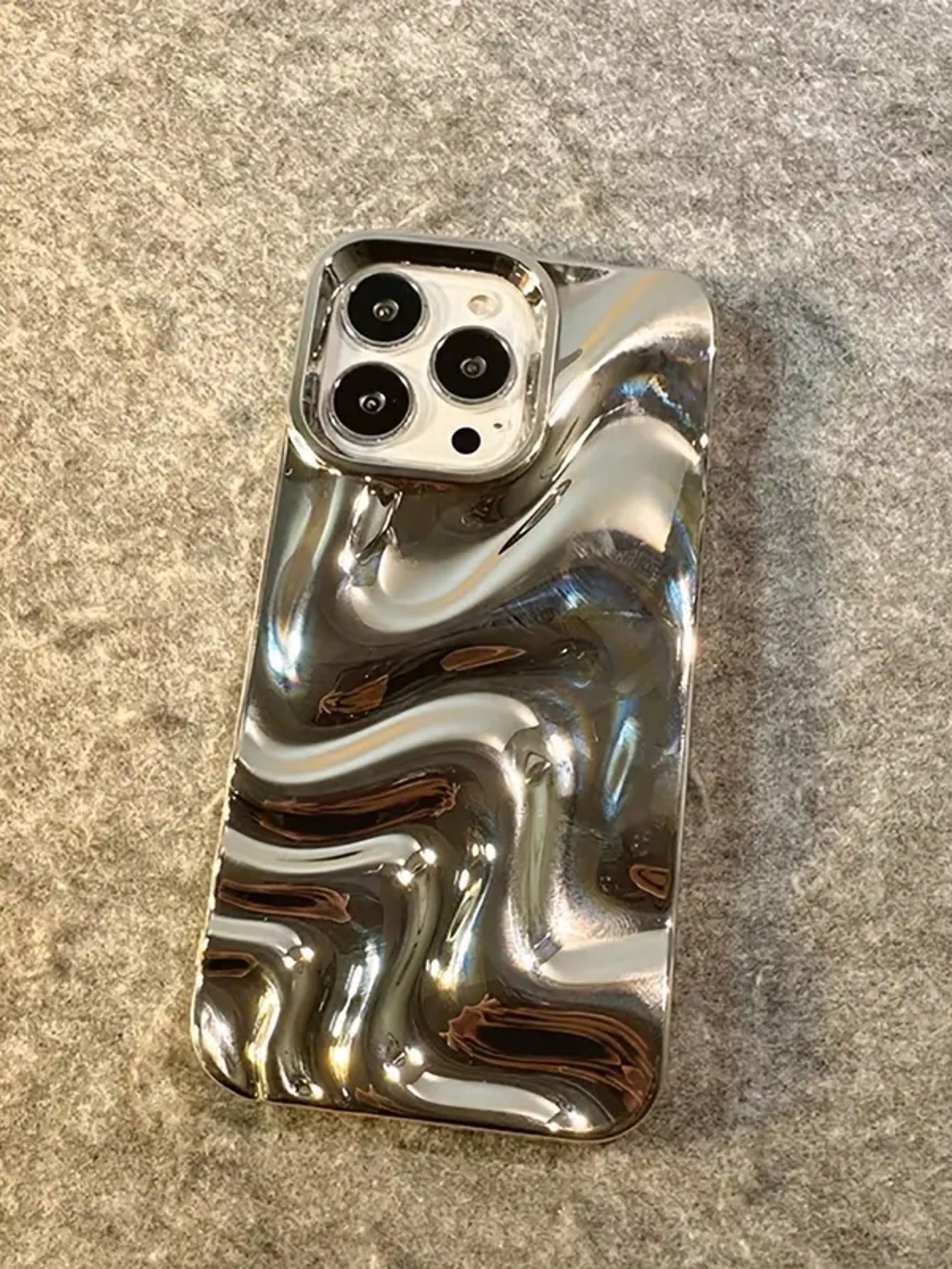 Asymmetric Wave Fashion Silver 3D Liquid Mirror 1pc Minimalist Elegant Pearl White 3D Stereoscopic Wave Design Phone Case Compatible With IPhone 11, 13, 12, 14, 13 Pro Max, 14 Pro Max, 15, 15 Pro, 15