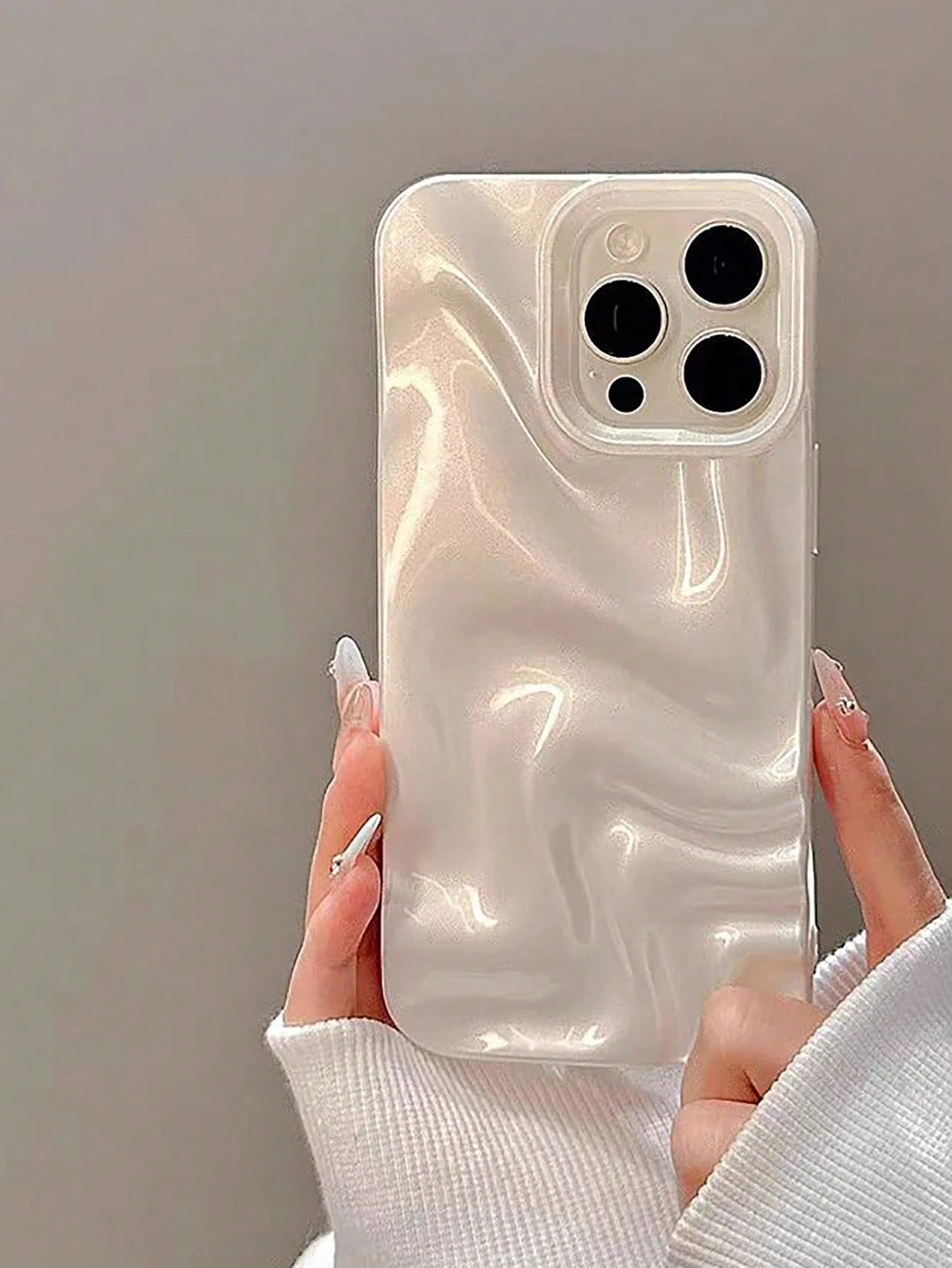 Asymmetric Wave Fashion Silver 3D Liquid Mirror 1pc Minimalist Elegant Pearl White 3D Stereoscopic Wave Design Phone Case Compatible With IPhone 11, 13, 12, 14, 13 Pro Max, 14 Pro Max, 15, 15 Pro, 15