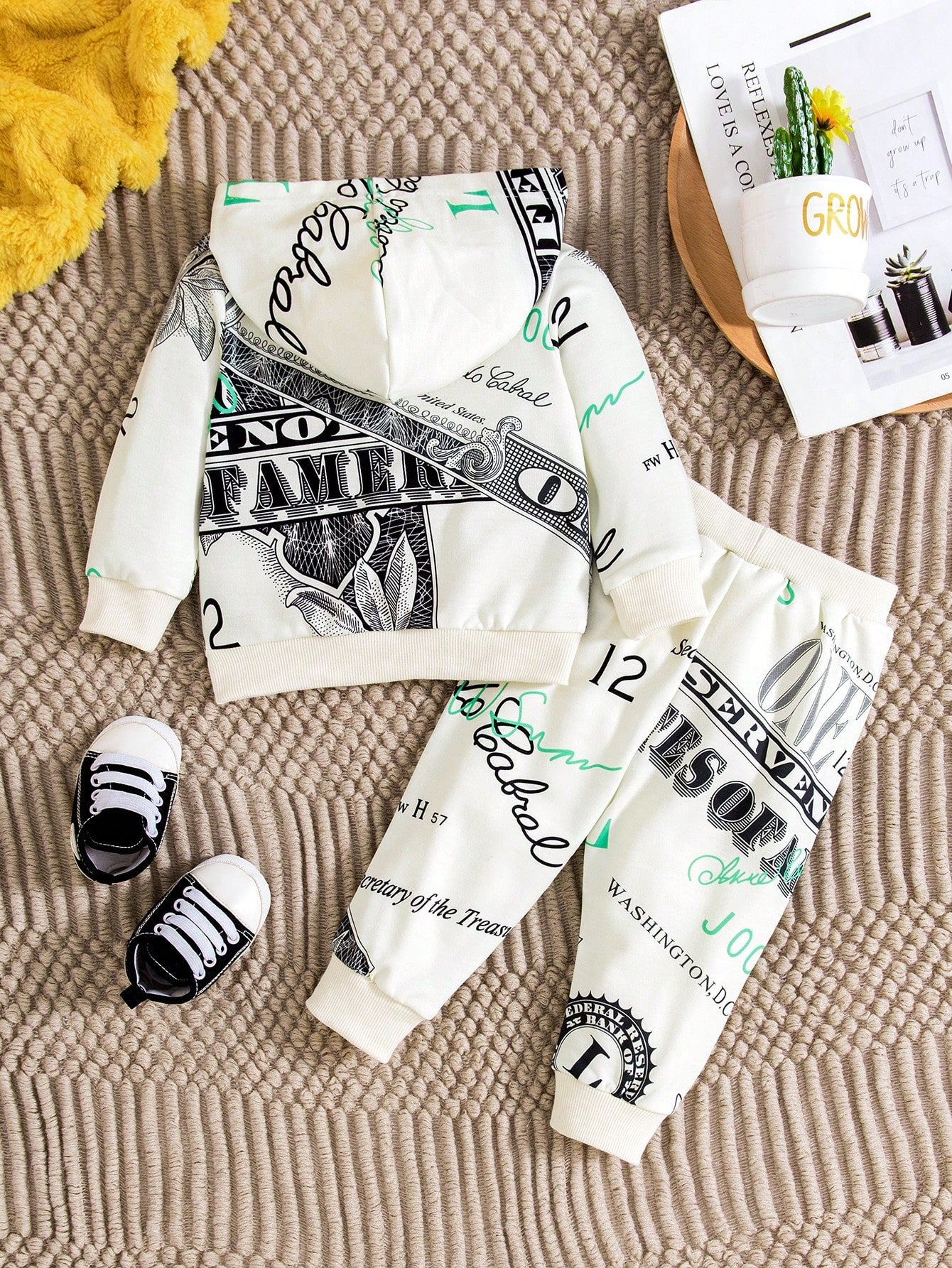 Baby Boy Letter Graphic Hoodie & Sweatpants