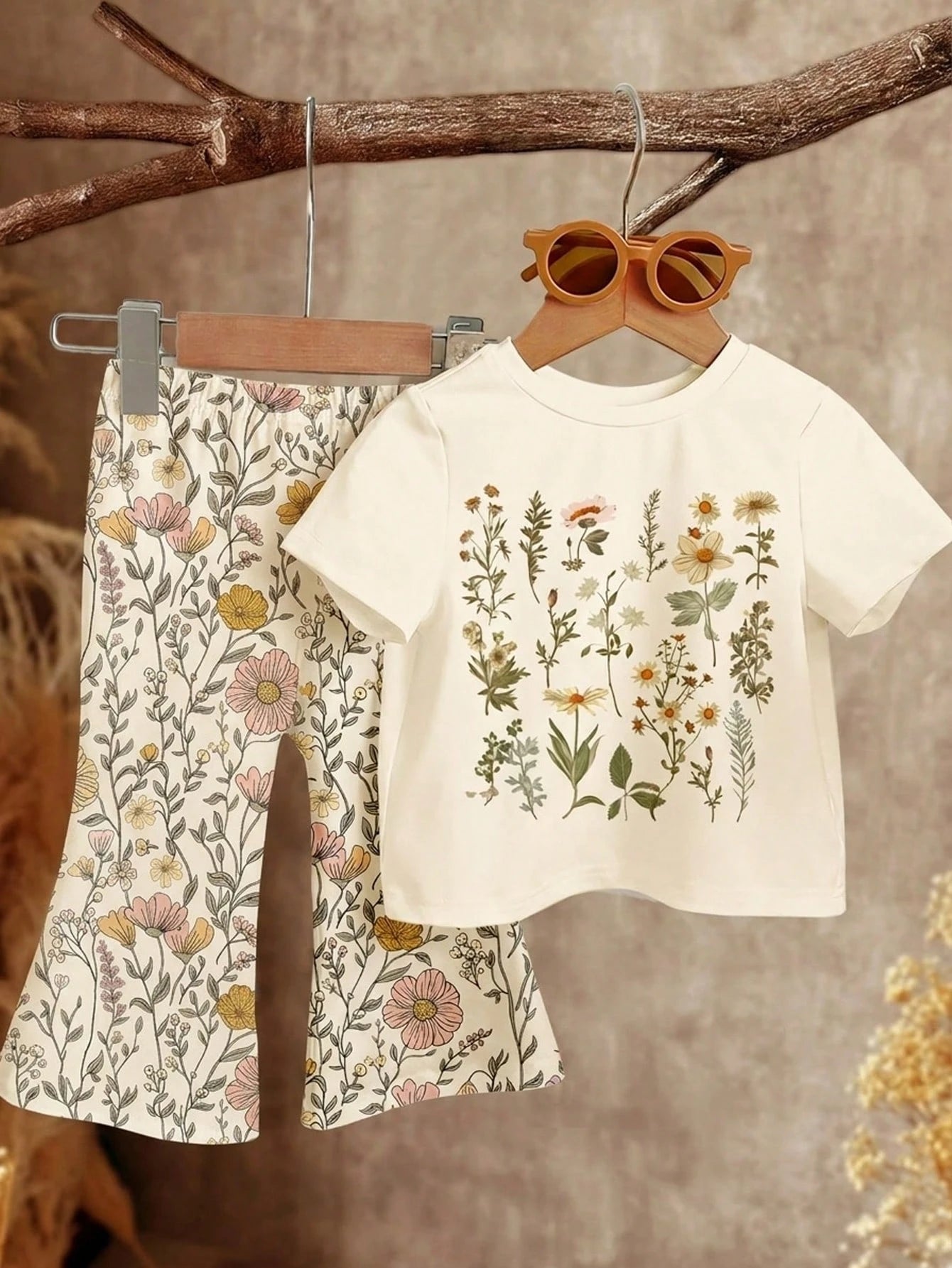 Baby Girl Retro Floral T-Shirt And Flare Pants 2-Piece Set, Beige Summer Modest Vacation Outfits, Baby Girl Casual Loose Short Sleeve Round Neck Clothes