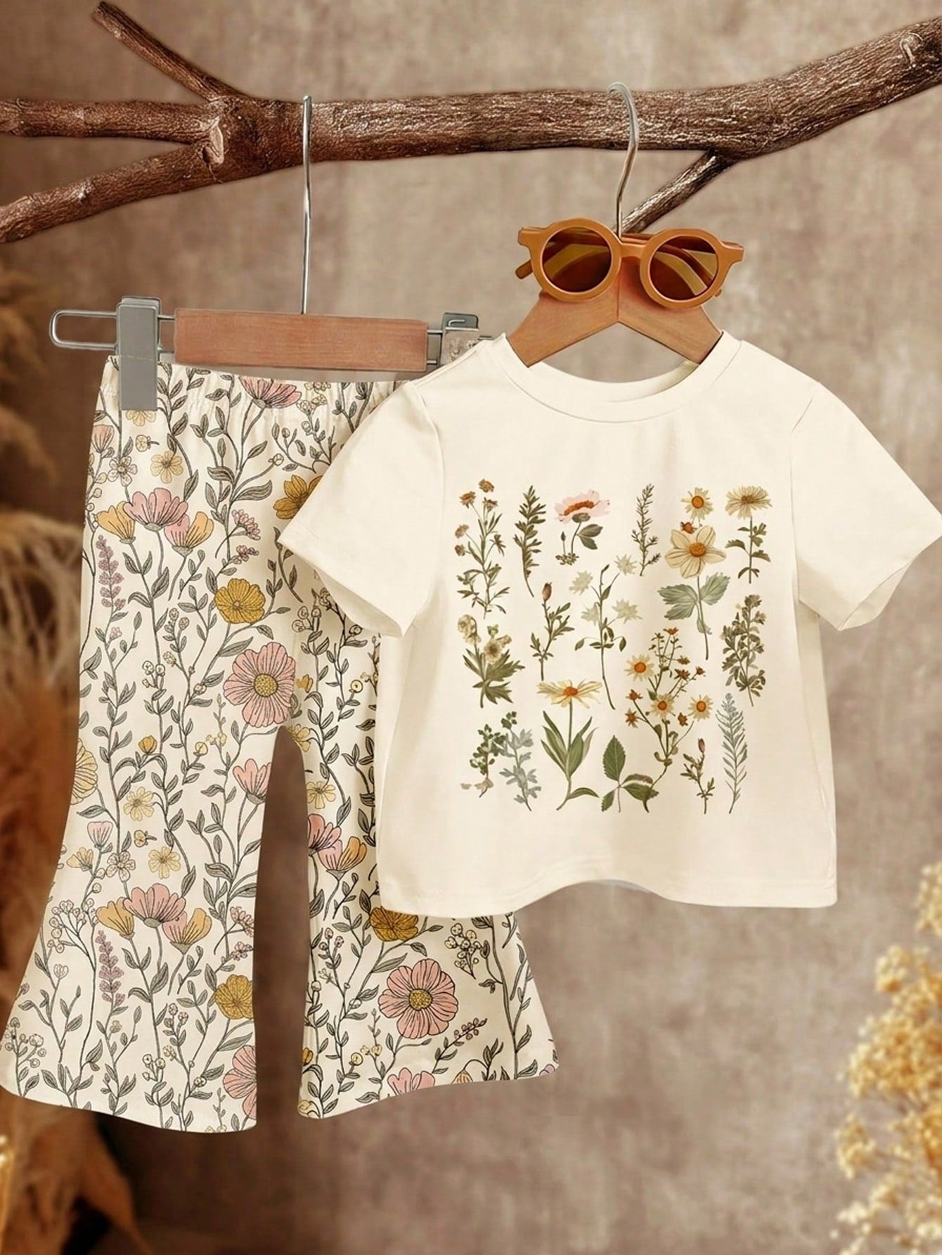 Baby Girl Retro Floral T-Shirt And Flare Pants 2-Piece Set, Beige Summer Modest Vacation Outfits, Baby Girl Casual Loose Short Sleeve Round Neck Clothes