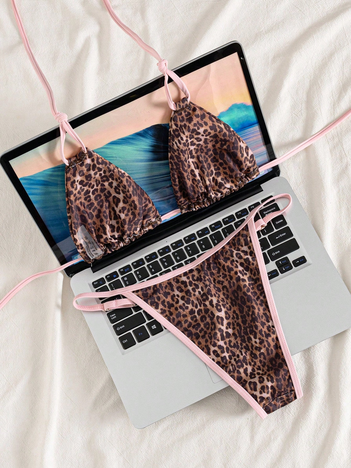 Bonvoyette Spring/Summer Women's New Sexy All-Over Leopard Print Pink Trim Halter Bikini 2-Piece Swimsuit Set, Suitable For Parties, Music Festivals And Other Occasions