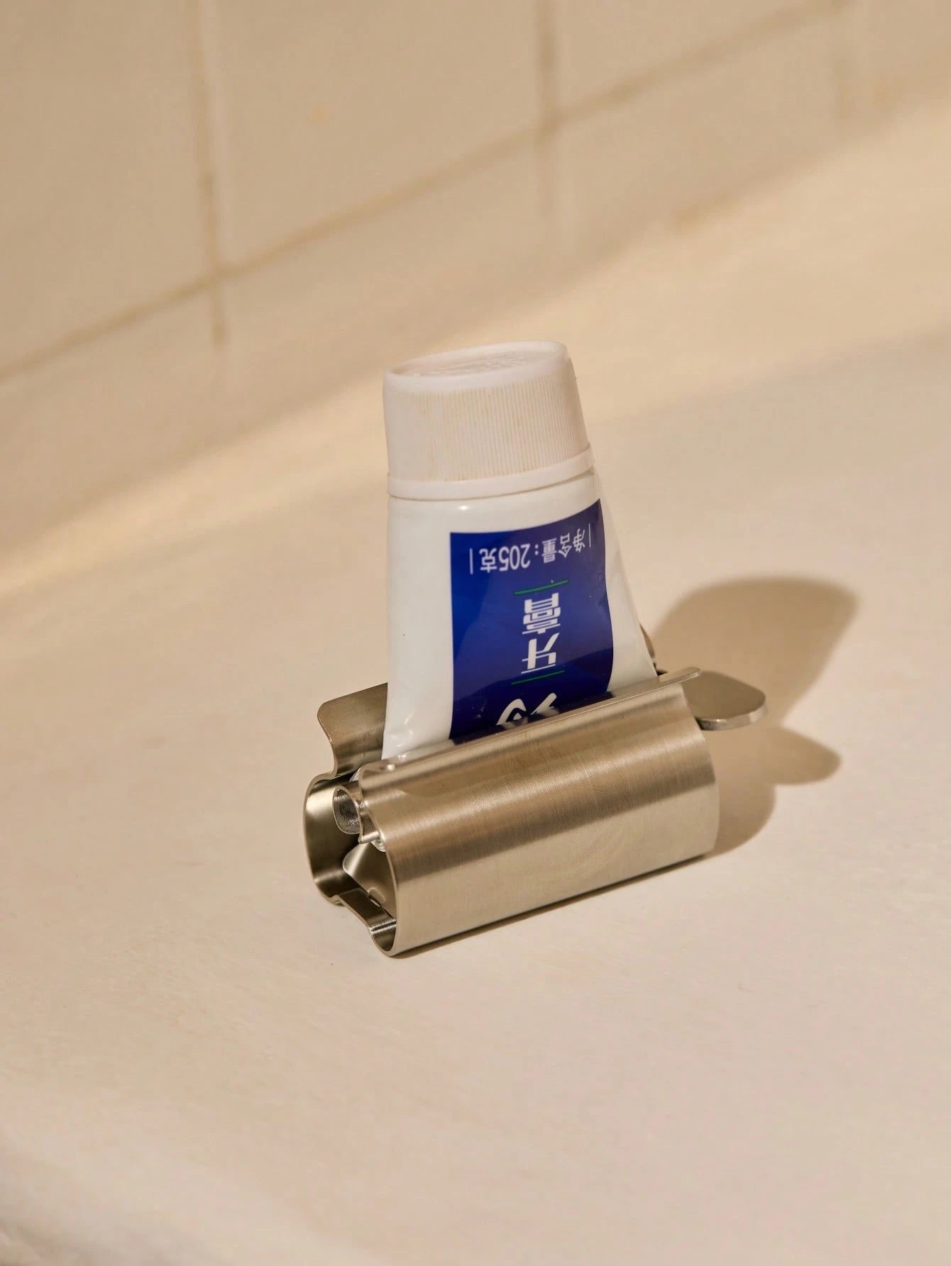 Cirelle 1pc 304 Stainless Steel Toothpaste Squeezer, Manual Squeegee For Toothpaste, Household Slouchy Person's Squeezer, Ointment Squeezer, Bathroom Tool Home Bathroom Decor Summer