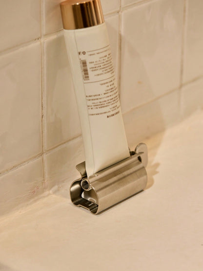 Cirelle 1pc 304 Stainless Steel Toothpaste Squeezer, Manual Squeegee For Toothpaste, Household Slouchy Person's Squeezer, Ointment Squeezer, Bathroom Tool Home Bathroom Decor Summer