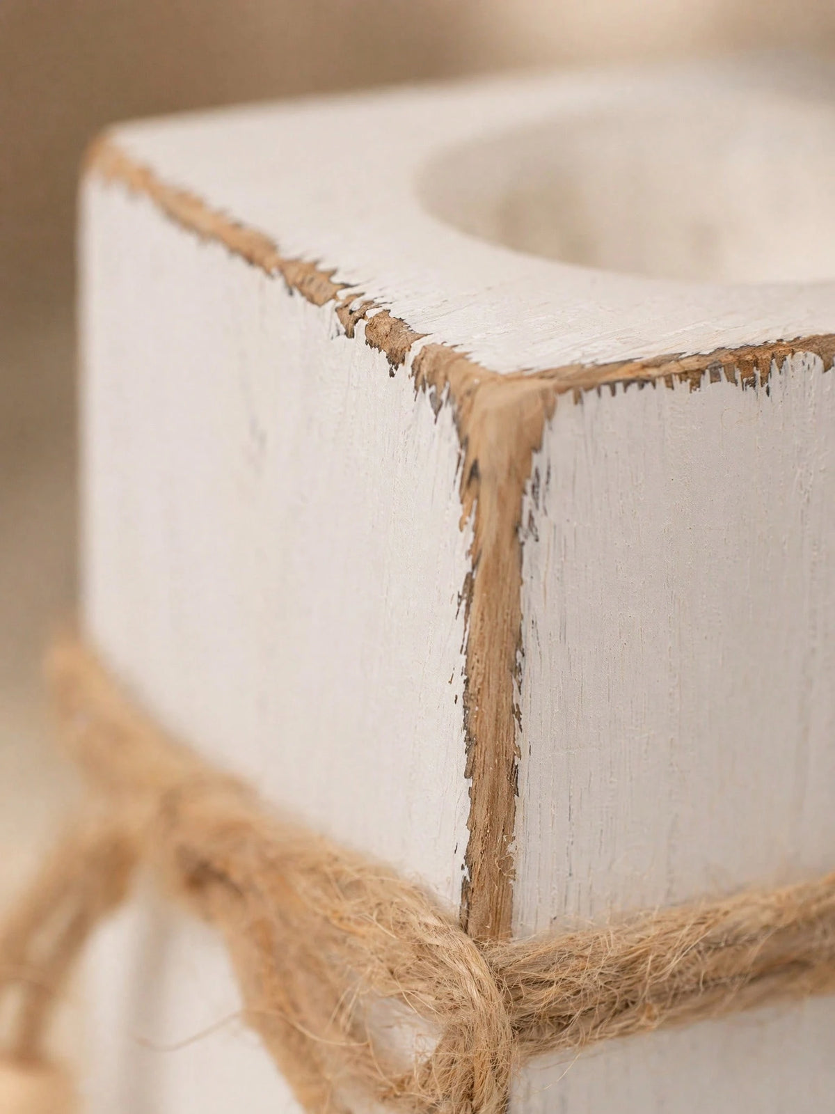 Cirelle 3PCS Country Style Wooden Candle Holder Set, White Distressed Tabletop Pillar Candle Stands With Natural Hemp Rope Accent, Rustic Home Decor For Shelf Entryway Living Room, Ideal Holiday Gift