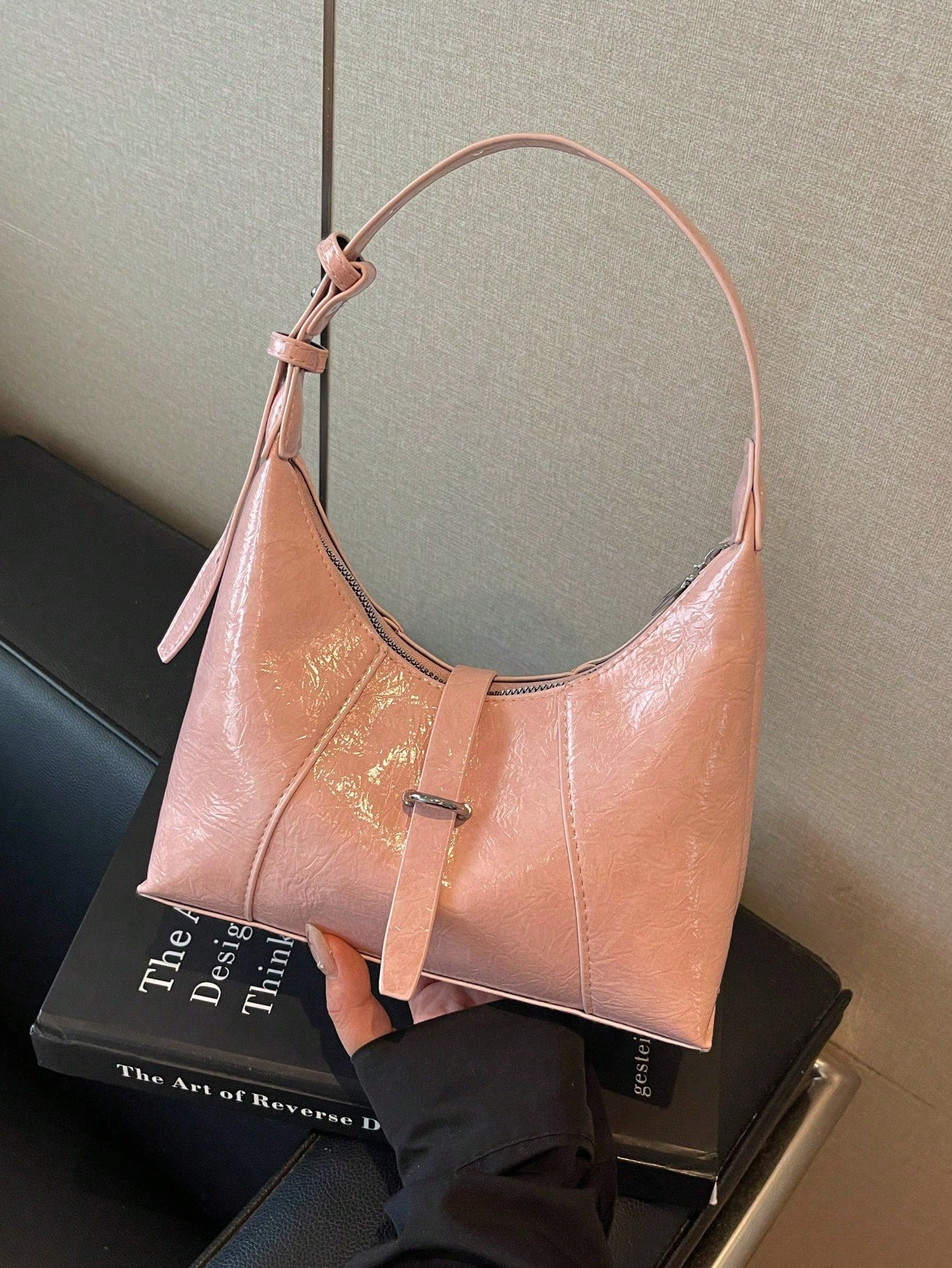 Classic Versatile Lacquered Solid Color Buckle Practical Texture Women's Shoulder Bag, Suitable For Shopping, Wallet, Young Women, College Students, Newcomers, White-Collar Workers. They Are Perfect F