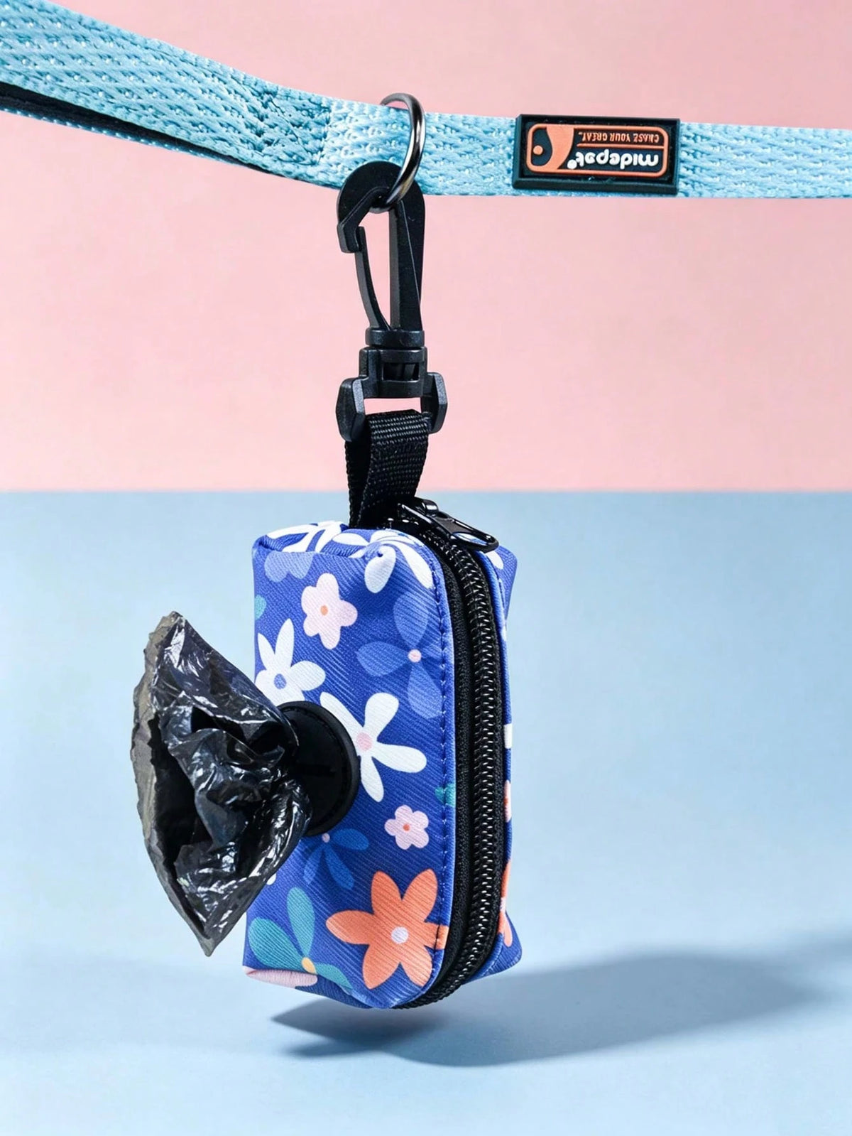 Convenient Bag With 4pcs Random Garbage Bags, Pet Waste Picker With Plastic Bags, Dog Poop Bags, Printed Design, Dog Accessories, Dog Poop Bags, Small Garbage Bag Holder, Leak-Proof Pet Waste Bags, Ou