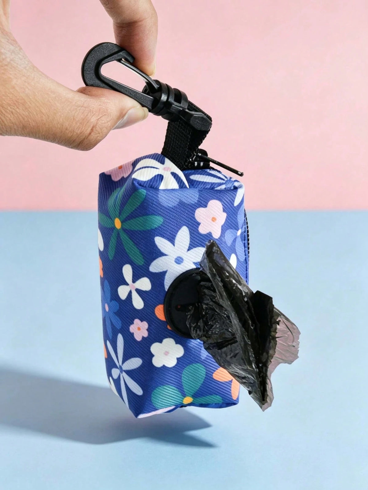 Convenient Bag With 4pcs Random Garbage Bags, Pet Waste Picker With Plastic Bags, Dog Poop Bags, Printed Design, Dog Accessories, Dog Poop Bags, Small Garbage Bag Holder, Leak-Proof Pet Waste Bags, Ou