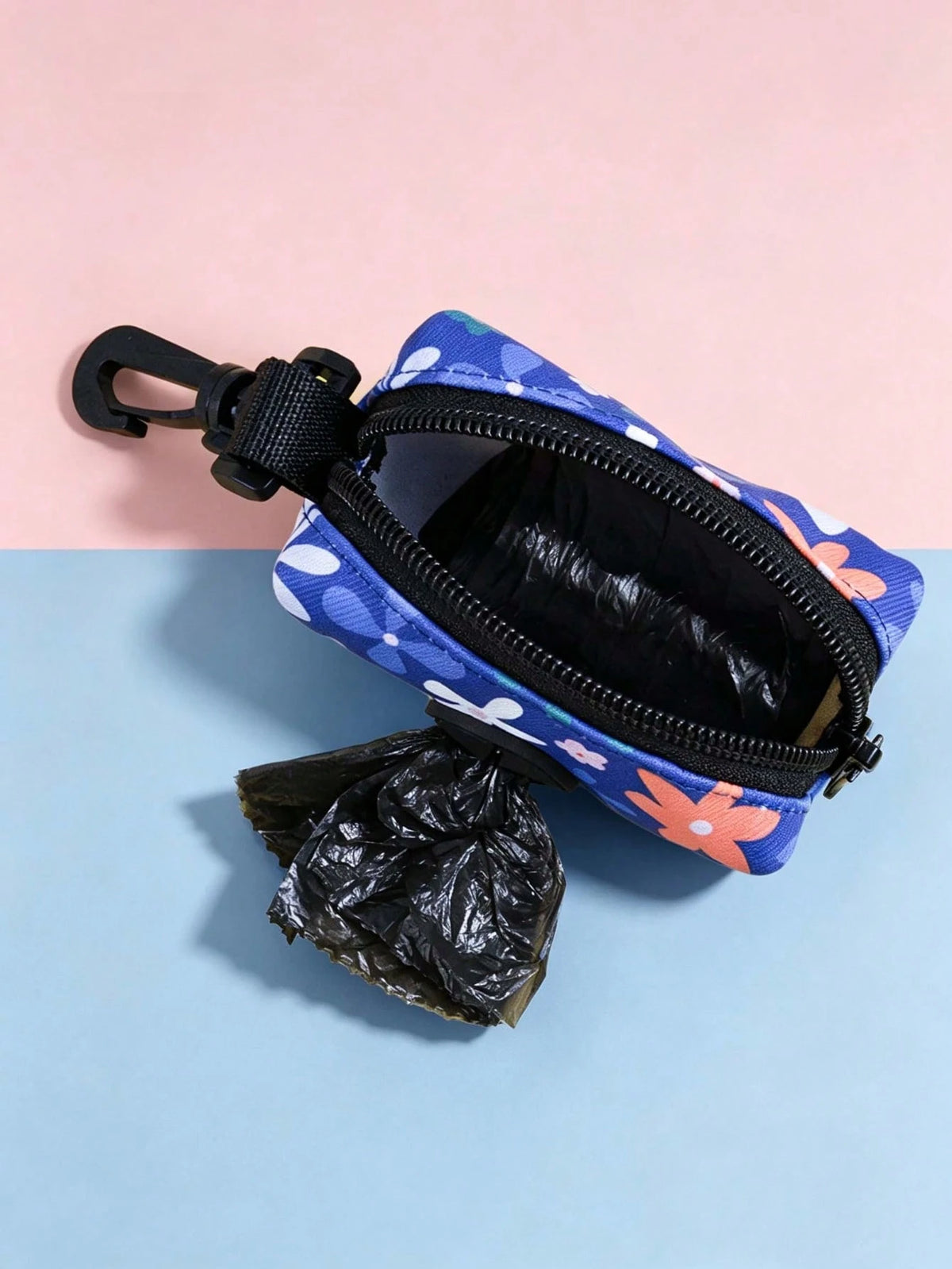 Convenient Bag With 4pcs Random Garbage Bags, Pet Waste Picker With Plastic Bags, Dog Poop Bags, Printed Design, Dog Accessories, Dog Poop Bags, Small Garbage Bag Holder, Leak-Proof Pet Waste Bags, Ou