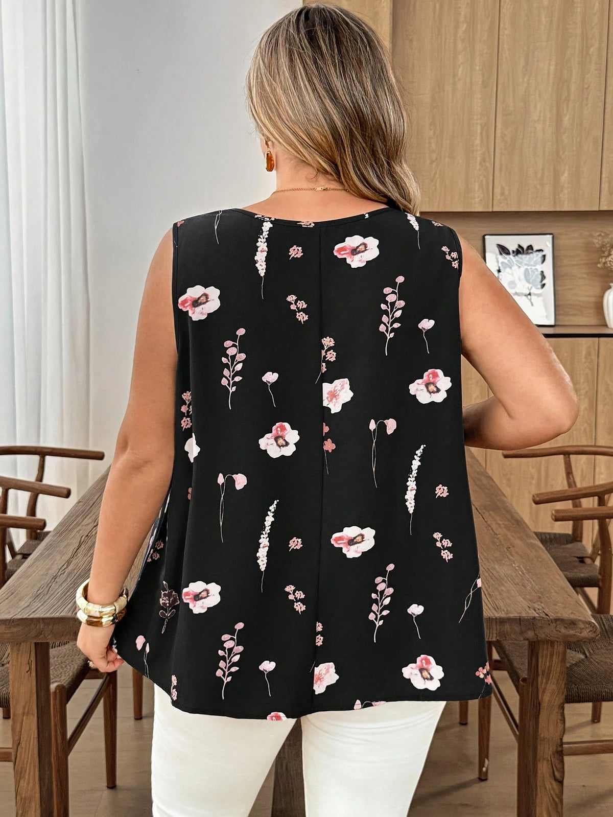 CURVE+ Curve Size US22 Music Festival, Seaside Vacation, Bohemia Sleeveless Black Plaid V-Neck Button Decor Long Curved Hem Casual Shirt, Suitable For Spring