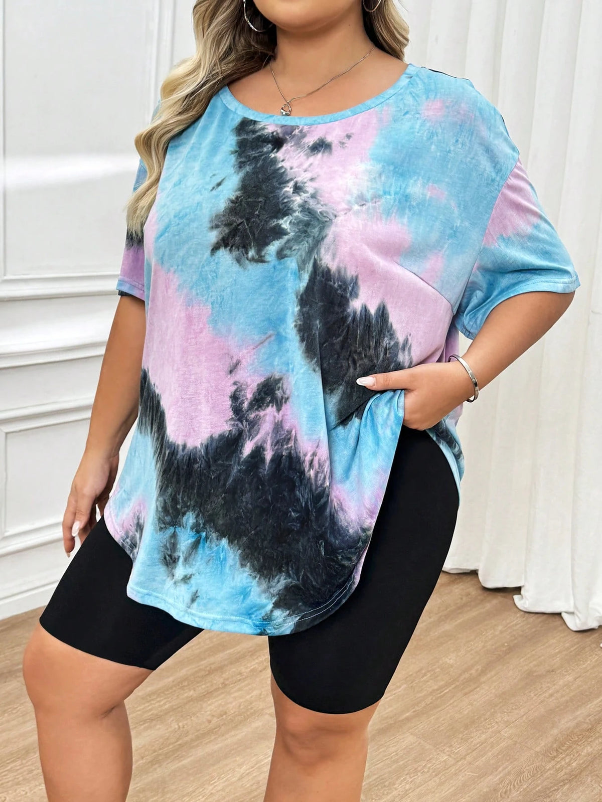 CURVE+ Plus Size Women's Random Baby Blue Pattern Curved Hem T-Shirt Vacation Office Concert Summer Business Casual Mom