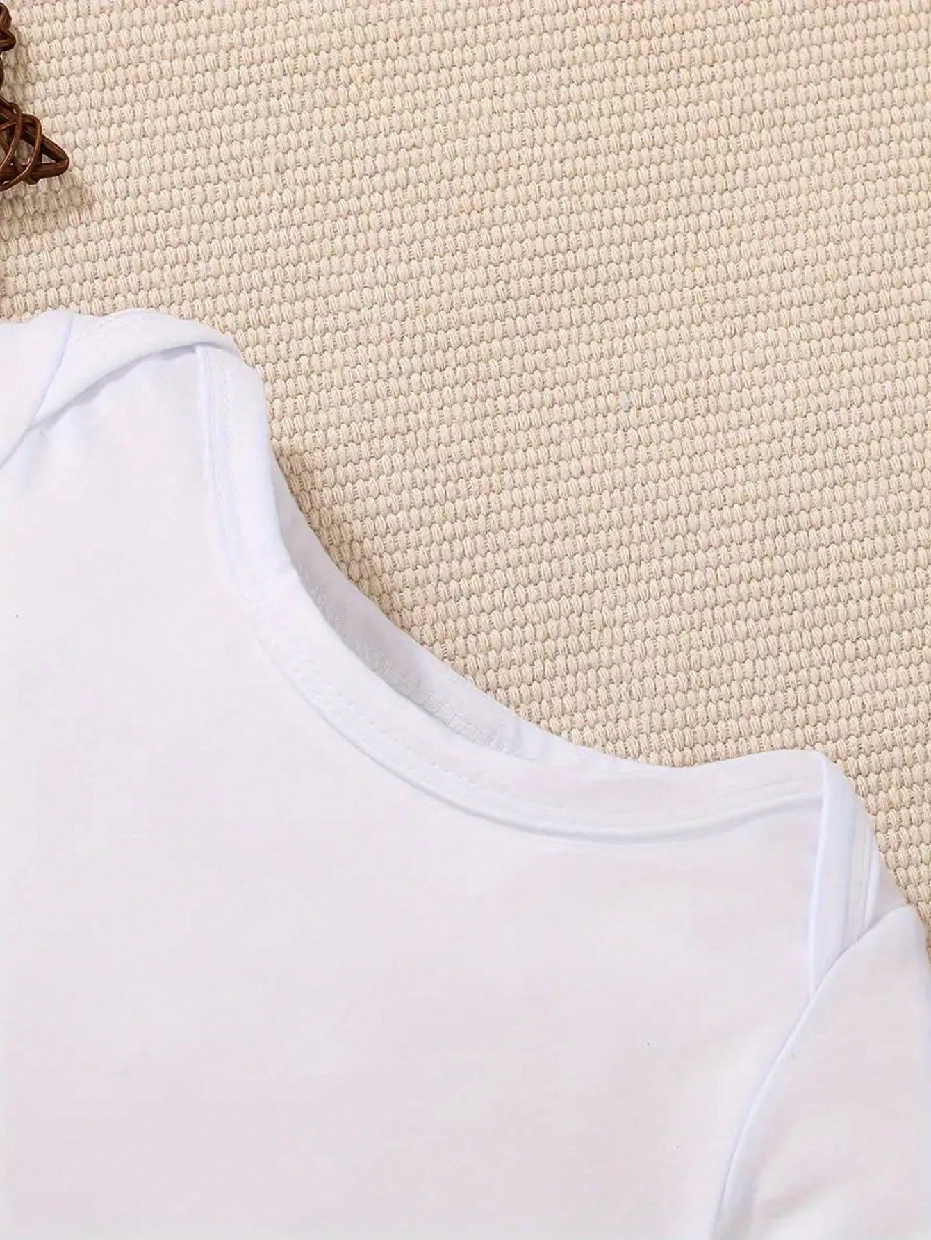 [Customized] Baby Girls Personalized Name Custom Short Sleeve Bodysuit, Cute Casual- White Round Neck Style, Breathable & Comfortable,New Year Glamour,Travel Organizer,Baby Girl Newborn Essentials