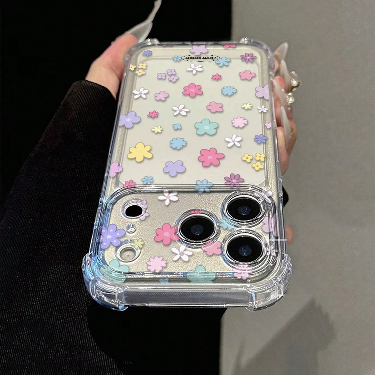 Cute Daisy Pattern Anti-Drop Phone Case, Minimalist Spring Outfit Phone Case, Perfect For Daily Use, Raised Edge Anti-Scratch Protective Cover Compatible With IPhone 15/15 Pro/15 Plus/15 Pro Max/16/16
