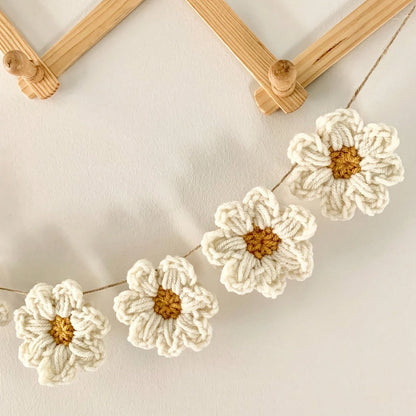 Daisy Flower Wreath Wall Hanging, Crochet Daisy Mother's Day Decor, Handmade Crochet Mother's Day Wreath Banner, Baby Shower Gender Reveal, Wedding Birthday Party Home Decor, Bedroom, Whimsical Design
