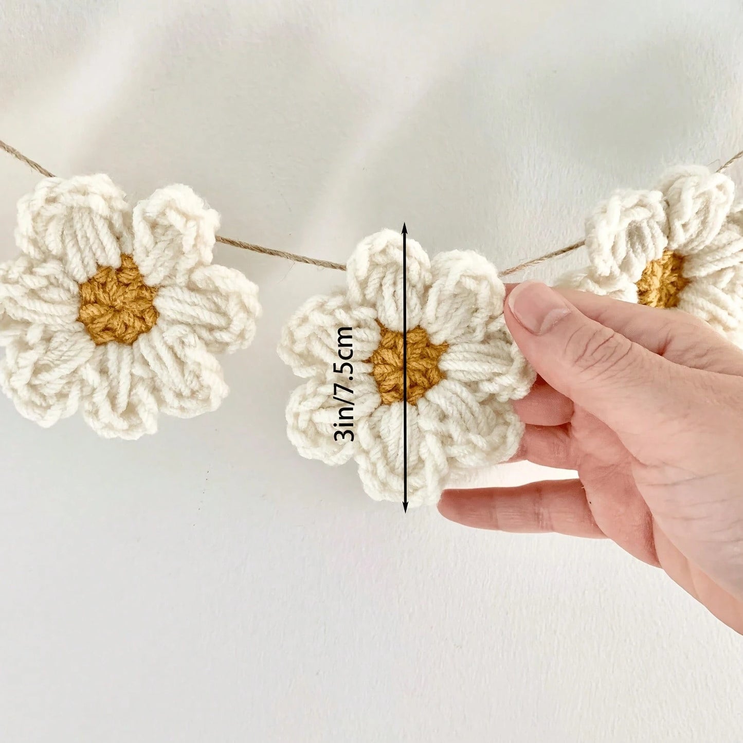 Daisy Flower Wreath Wall Hanging, Crochet Daisy Mother's Day Decor, Handmade Crochet Mother's Day Wreath Banner, Baby Shower Gender Reveal, Wedding Birthday Party Home Decor, Bedroom, Whimsical Design