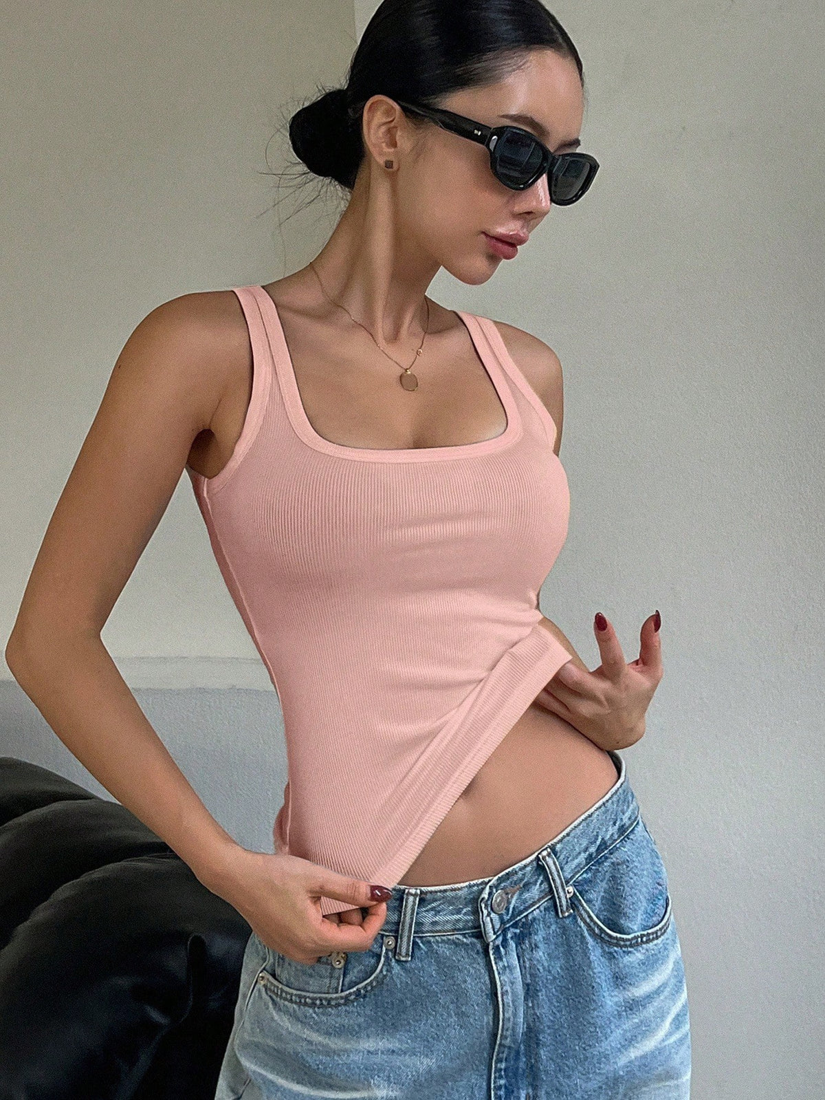 DAZY Women's Solid Color Round Neck Ribbed Fitted Casual Tank Top Preppy Tops