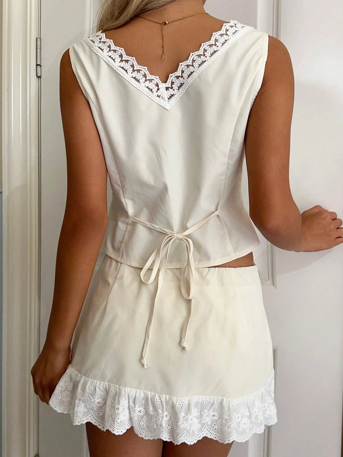 EZwear 2pcs/Set Women Lace Patchwork V-Neck Sleeveless Top And Skirt Set Vacation Cream White Summer Cute Elegant