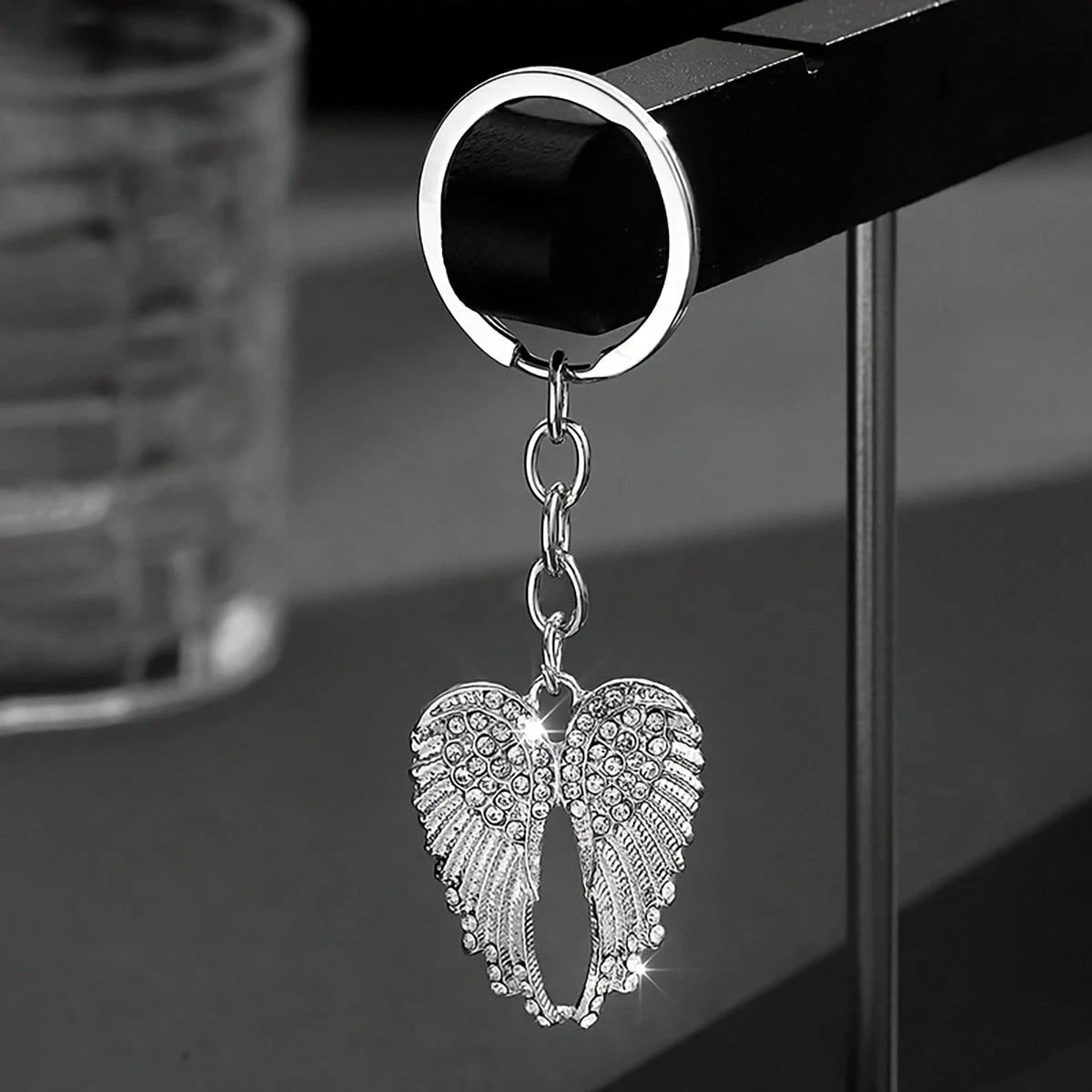 Fashionable Angel Wings Keychain- Shiny Angel Wings Keyring, Enamel Angel Wings Pendant Keychain, Rivet Design, Durable Metal Wings Accessory, Suitable For Men And Women, Couple's Daily Gift, Cute Wi