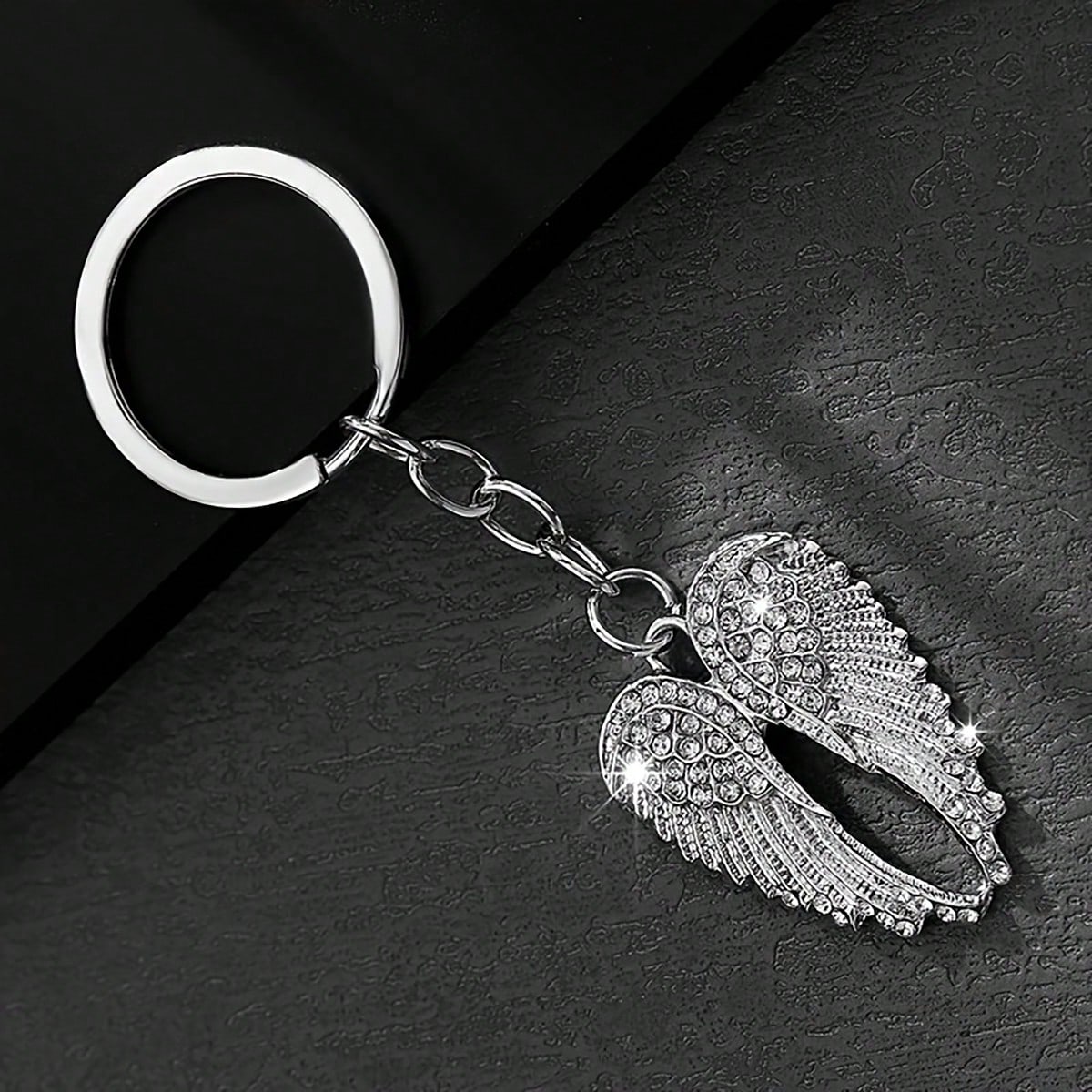 Fashionable Angel Wings Keychain- Shiny Angel Wings Keyring, Enamel Angel Wings Pendant Keychain, Rivet Design, Durable Metal Wings Accessory, Suitable For Men And Women, Couple's Daily Gift, Cute Wi