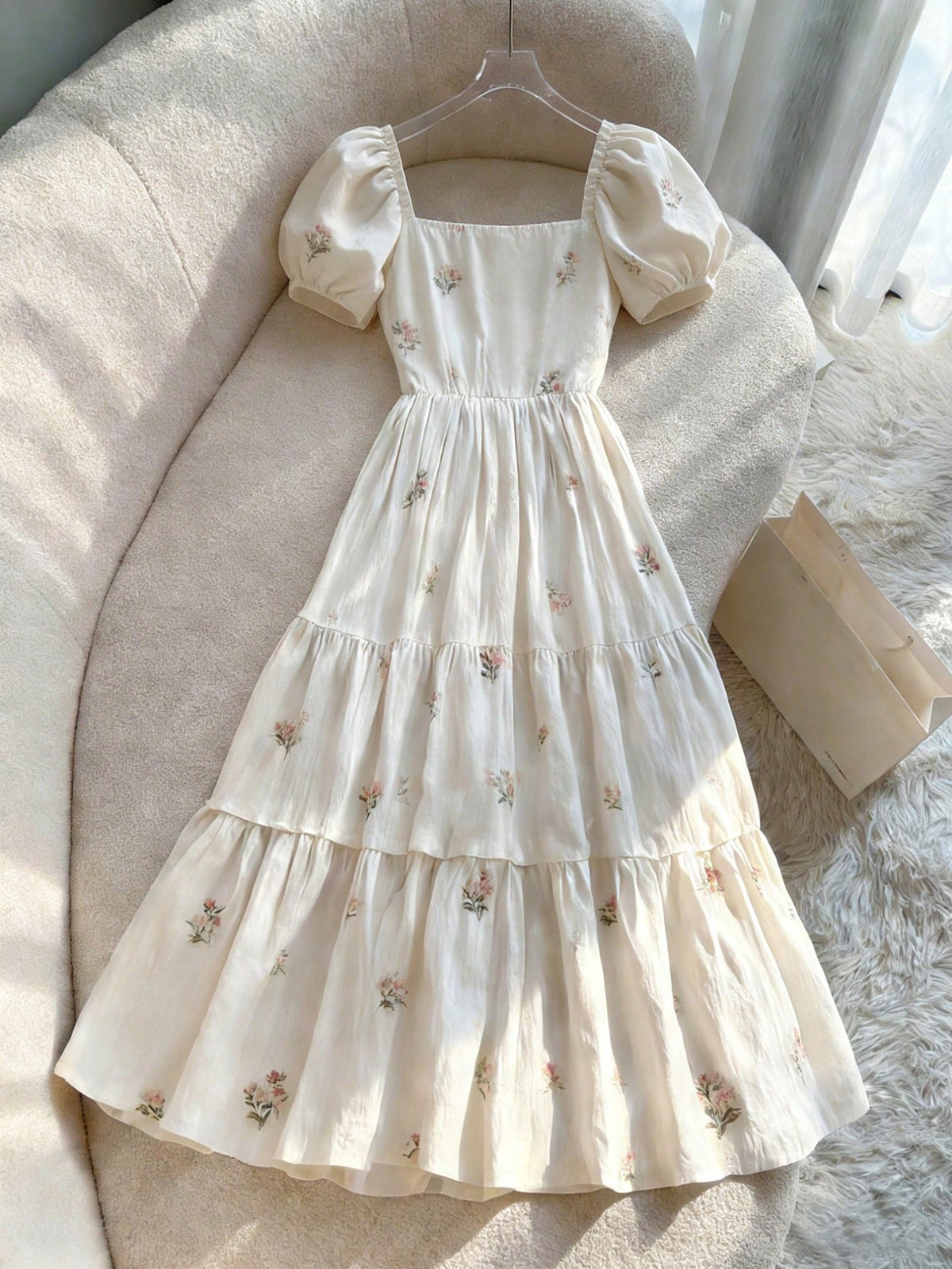 Franclia Delicate French Ditsy Floral Square Collar Puff Sleeve Single-Breasted Waist Ruffle Dress Design