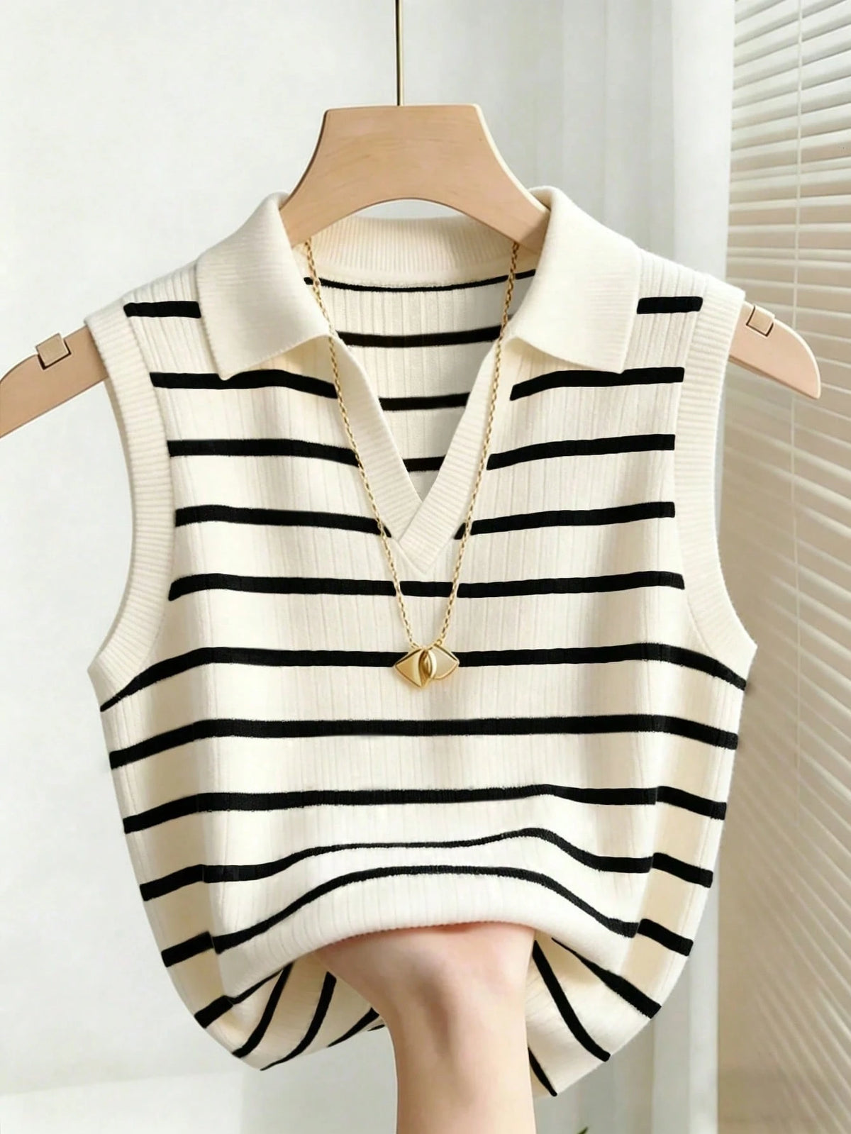 Franclia Women's Casual Elegant Intellectual Lapel Striped Knit Vest