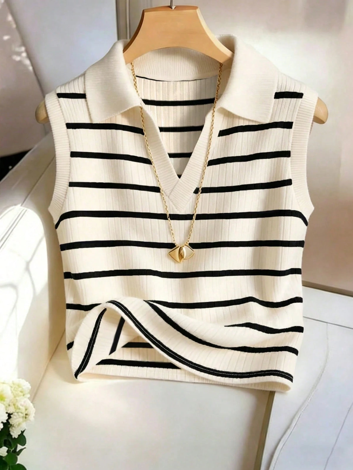 Franclia Women's Casual Elegant Intellectual Lapel Striped Knit Vest