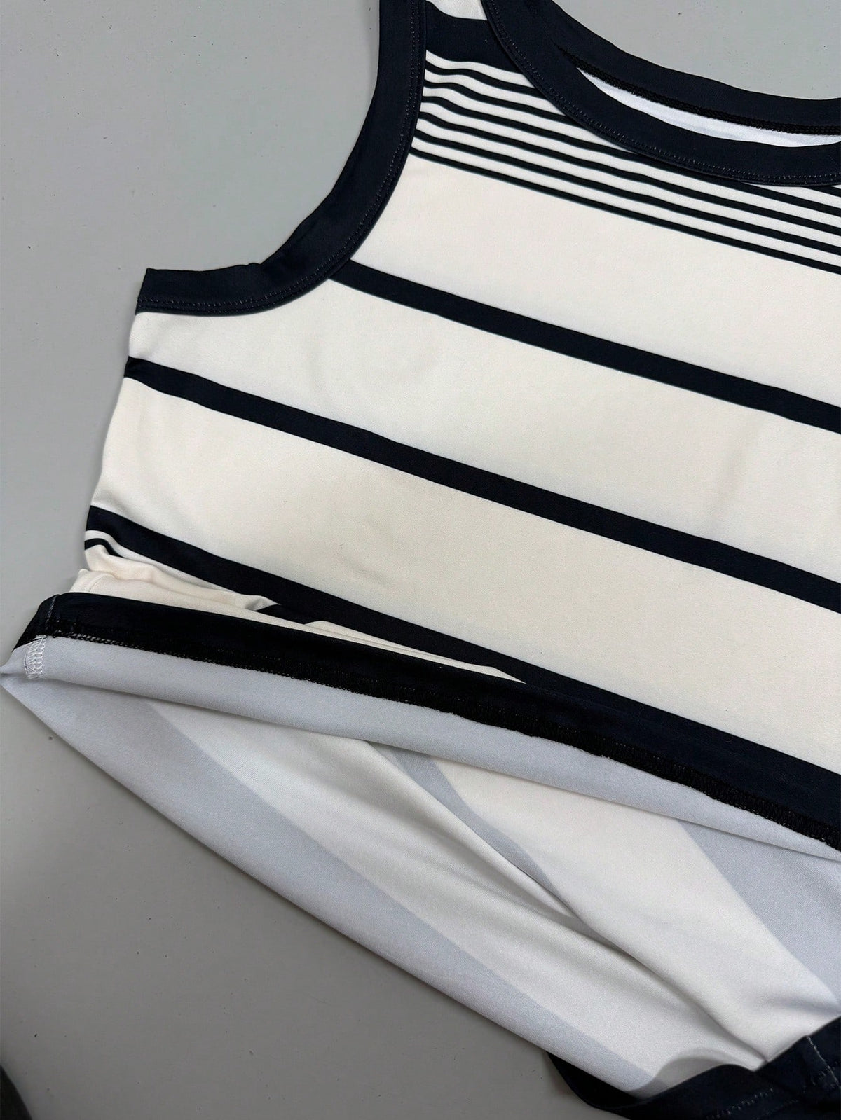 Franclia Women's Summer Casual Vacation & Commute Contrast Stripe Print Fitted Comfortable Tank Top