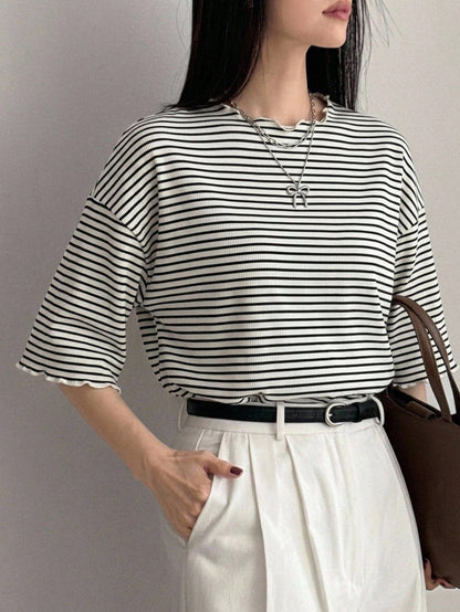 FRIFUL Women's Wavy Striped Loose Contrast Trim Short Sleeve T-Shirt, Summer Casual Wear