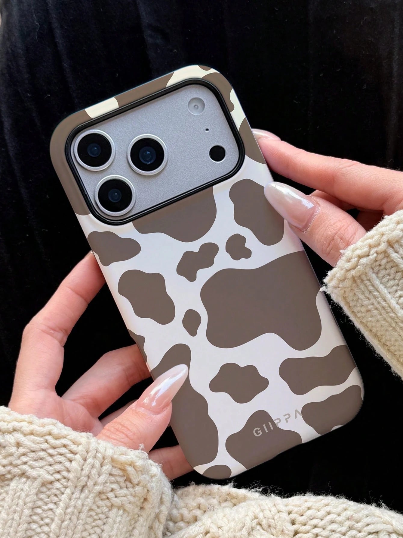 GIIPPA 1 Pc White Base With Black Cow Print Design Phone 17 Pro Max Case, Suitable For Phone 16 Pro Max, 15 Pro Max, 14 Pro Max, Korean Stylish And Interesting Phone Case, Compatible With 11/12/13/14