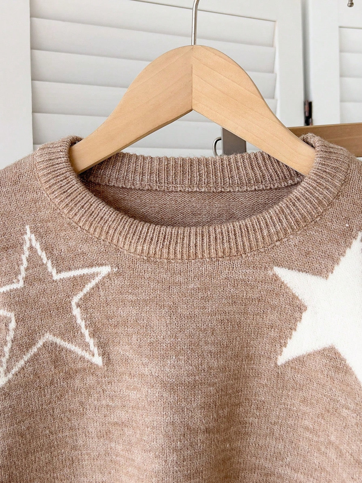 Girls' Autumn/Winter Fashion Minimalist Casual Cherry Pattern Jacquard Round Neck Grey Drop Shoulder Long Sleeve Knit Sweater