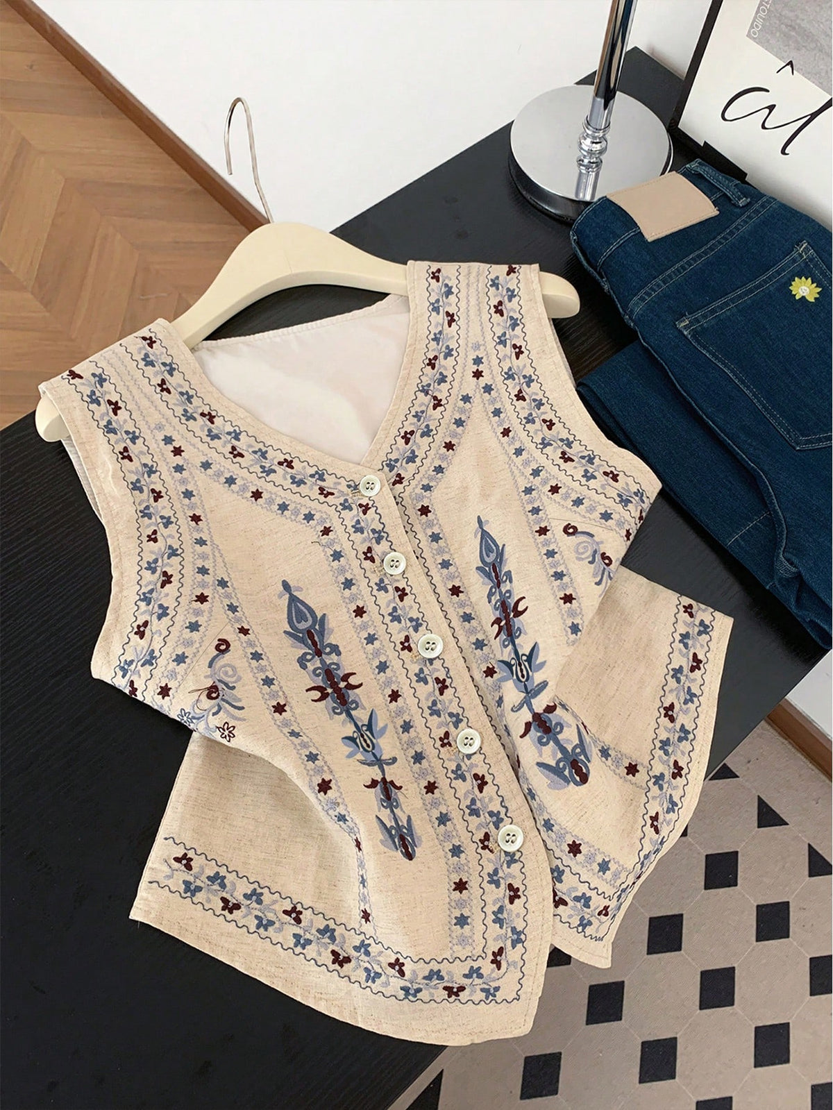 GlowEve Women's Floral Pattern V-Neck Single-Breasted Casual Tank Top