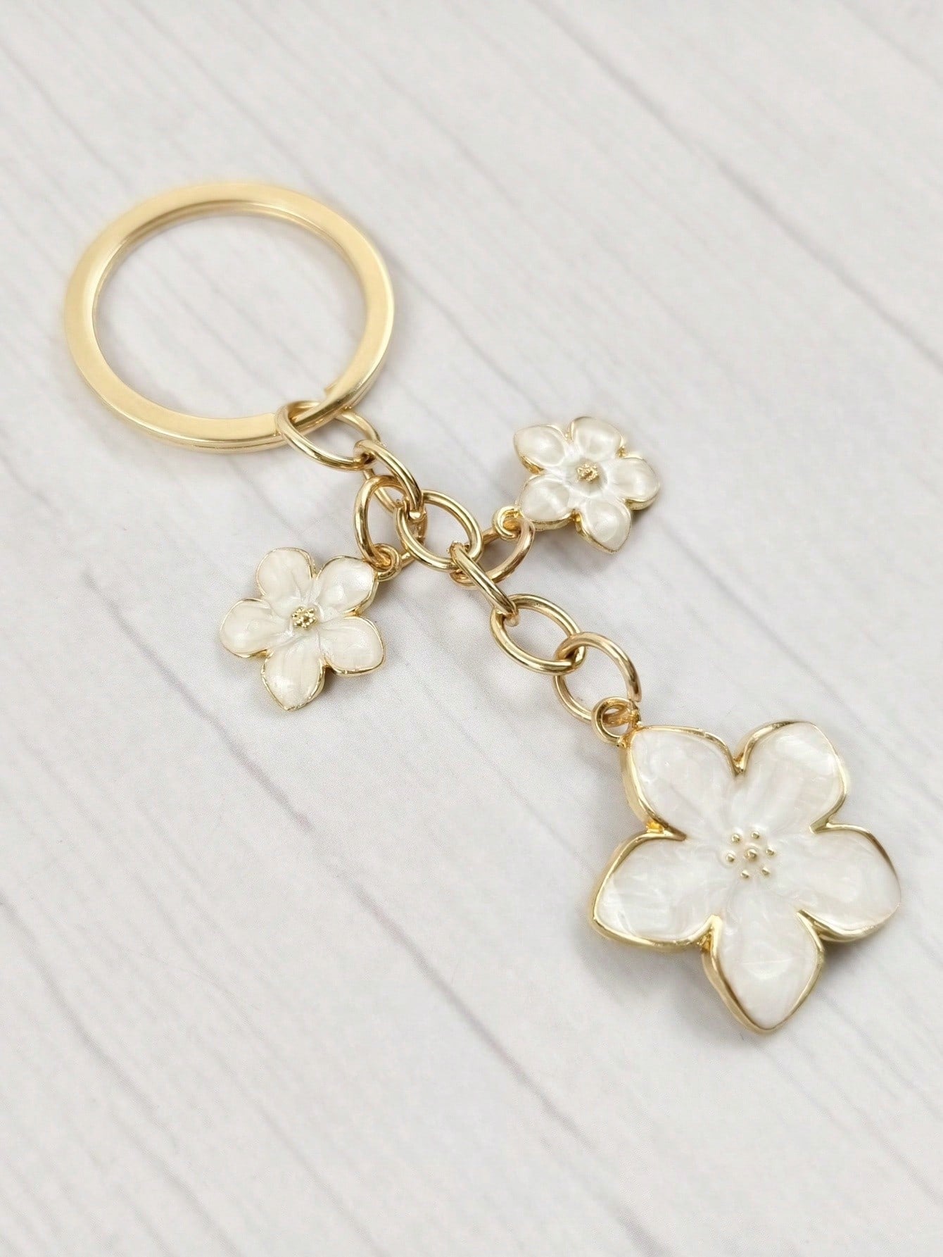 HAILIAN 1pc Sakura Shaped Keychain, Lightweight And Graceful Sakura Design, Suitable For Bag Pendant, Car Key Chain, Couples, Birthday, Holiday Gifts