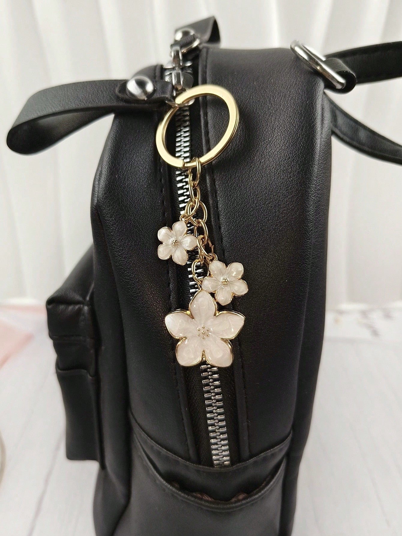 HAILIAN 1pc Sakura Shaped Keychain, Lightweight And Graceful Sakura Design, Suitable For Bag Pendant, Car Key Chain, Couples, Birthday, Holiday Gifts