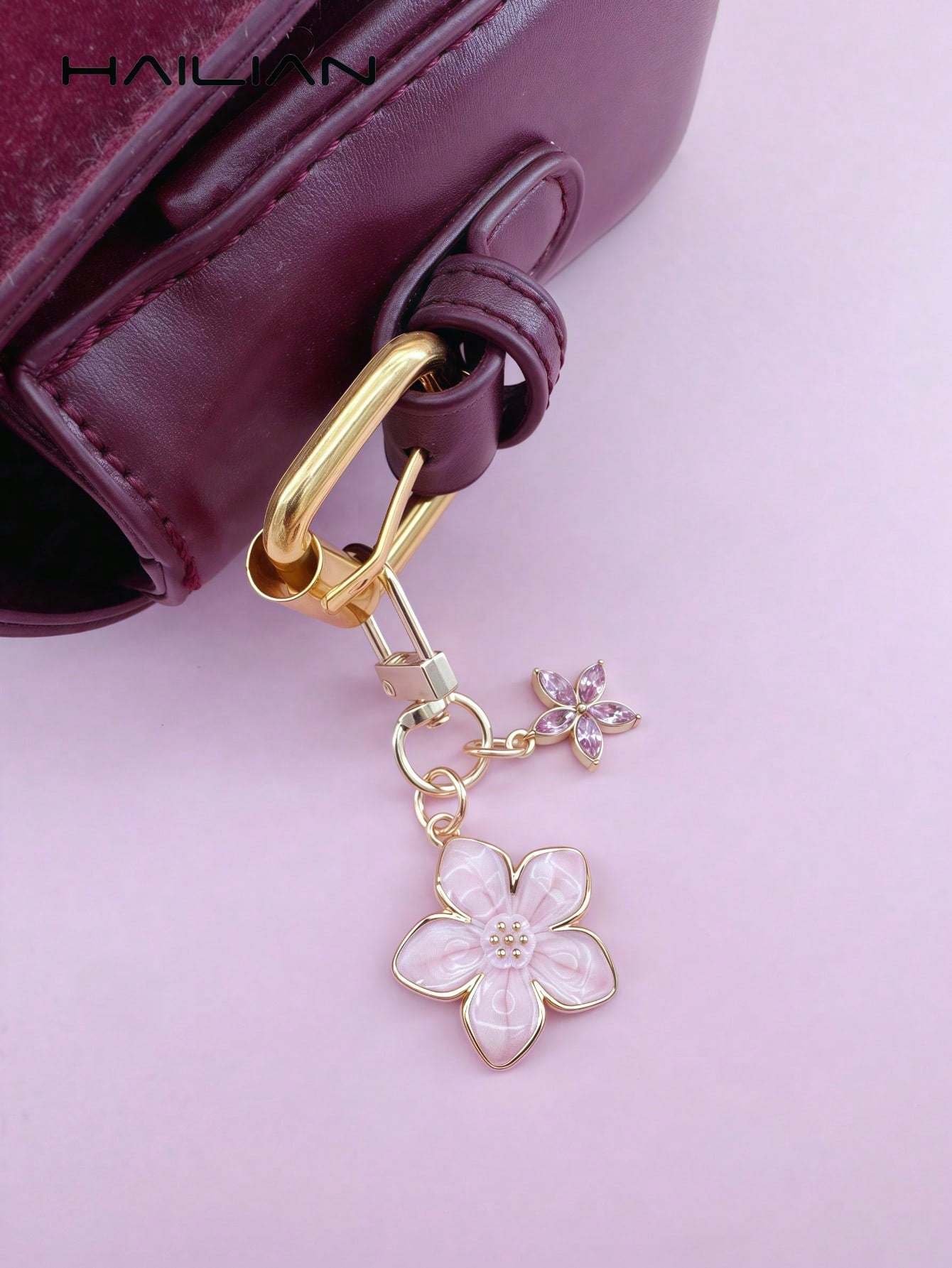 HAILIAN This Lightweight And Elegant Sakura-Shaped Keychain Is Made Of Alloy Material, Designed Specifically For Women, And Features A 5-Petal Small Flower As A Bag Charm. A Travel Accessory, It Can B